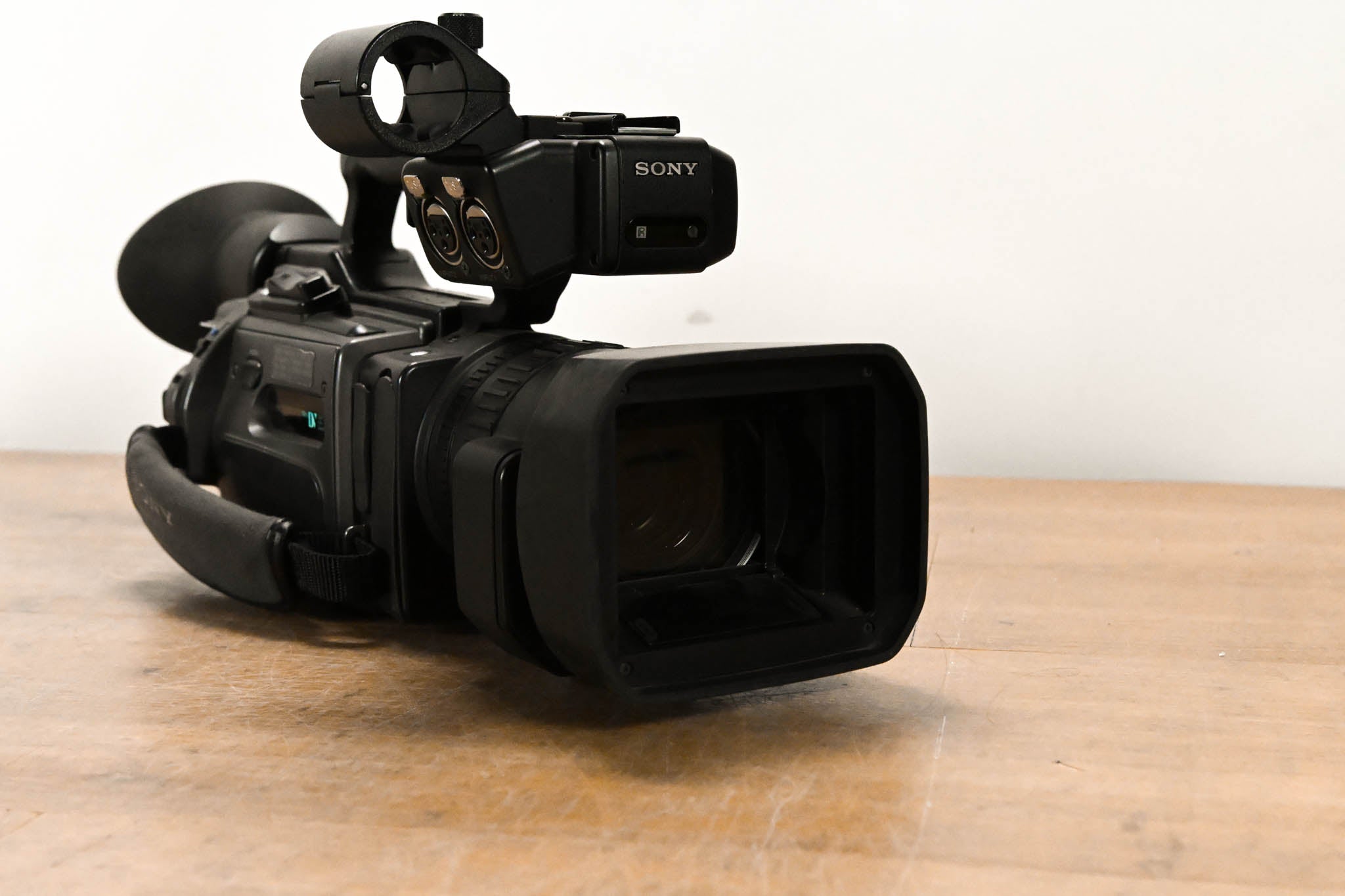 Sony DSR-PD170 3-CCD Mini DVCAM Camcorder