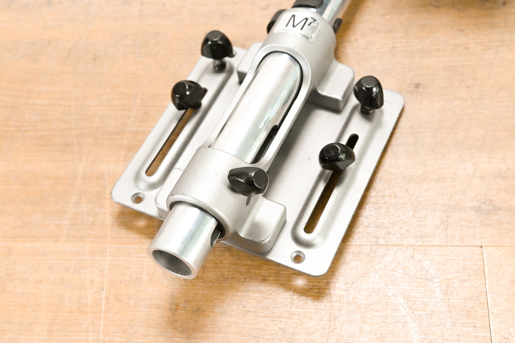 Humanscale M7 Adjustable Monitor Arm