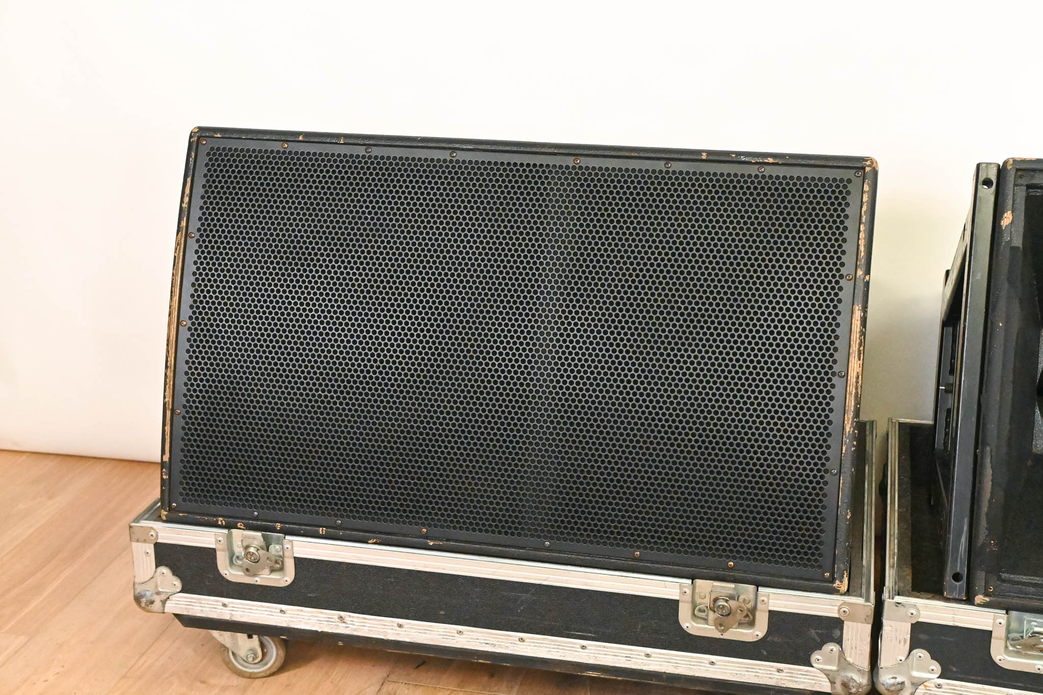 EAW KF650z Virtual Array Full Range Loudspeaker (PAIR) w/ Road Case