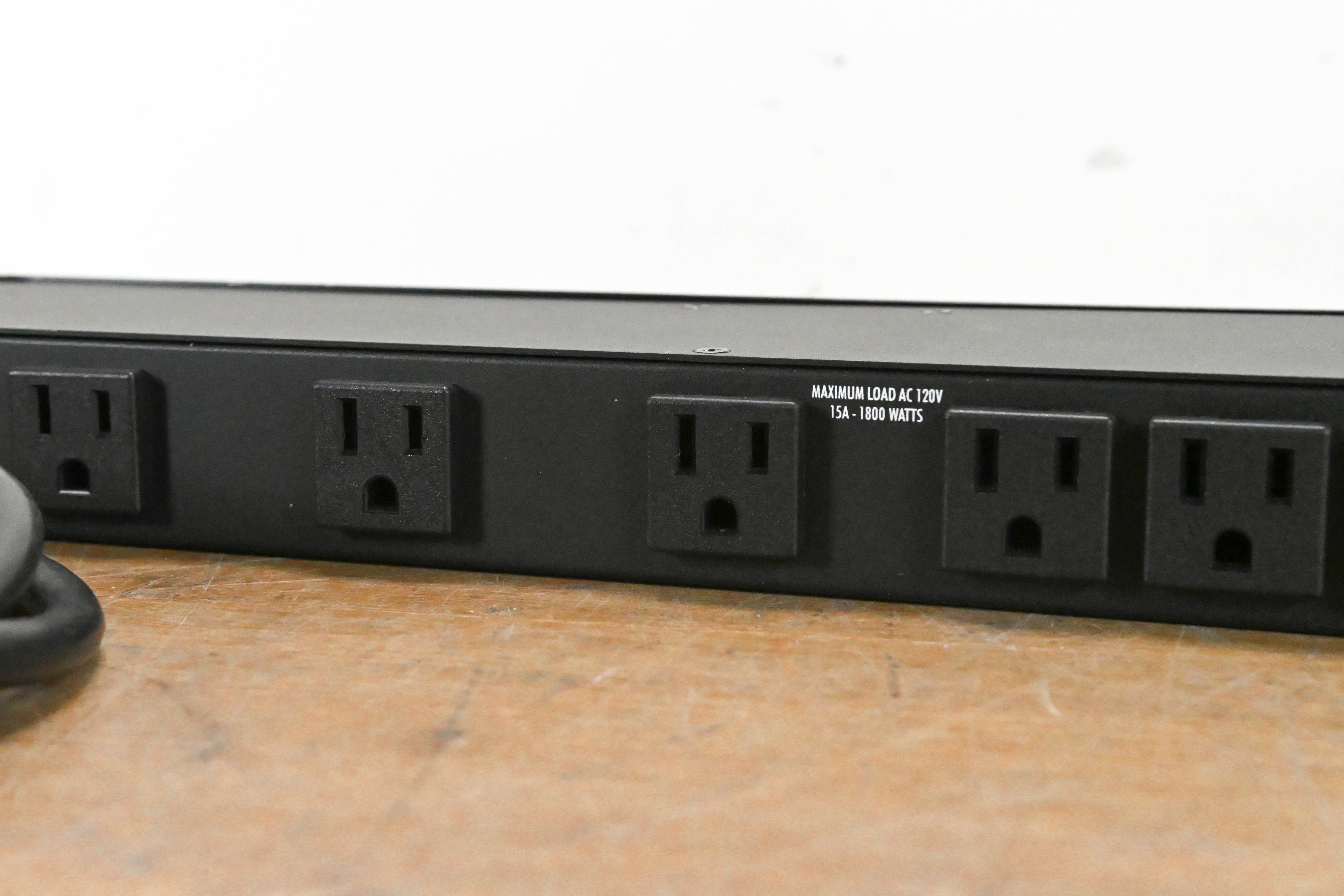 Furman M-8x2 8-Outlet Power Conditioner