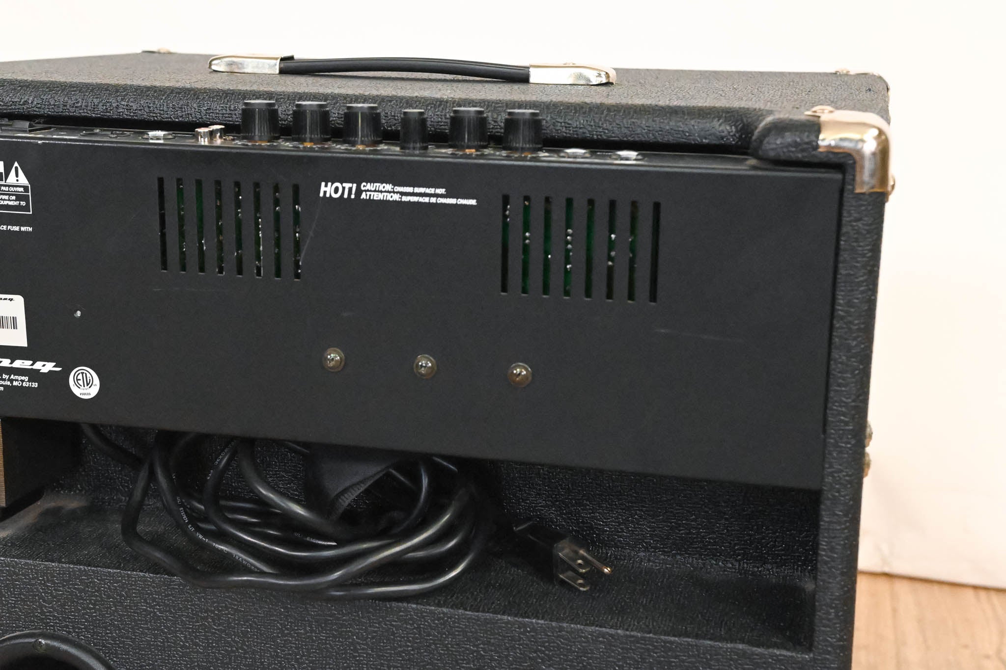 Ampeg BA-115 1x15" 100W Bass Combo Amplifier