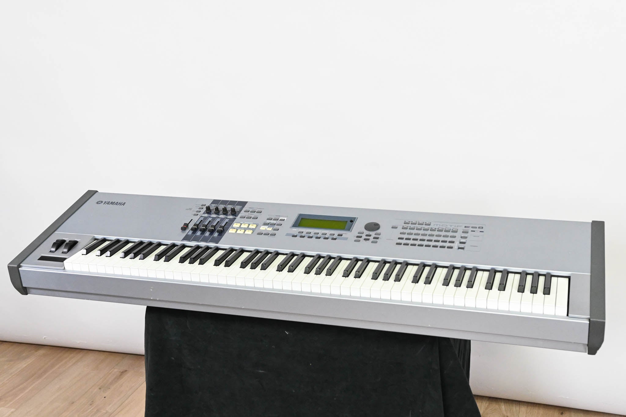Yamaha Motif ES8 88-Key Synthesizer Keyboard Workstation