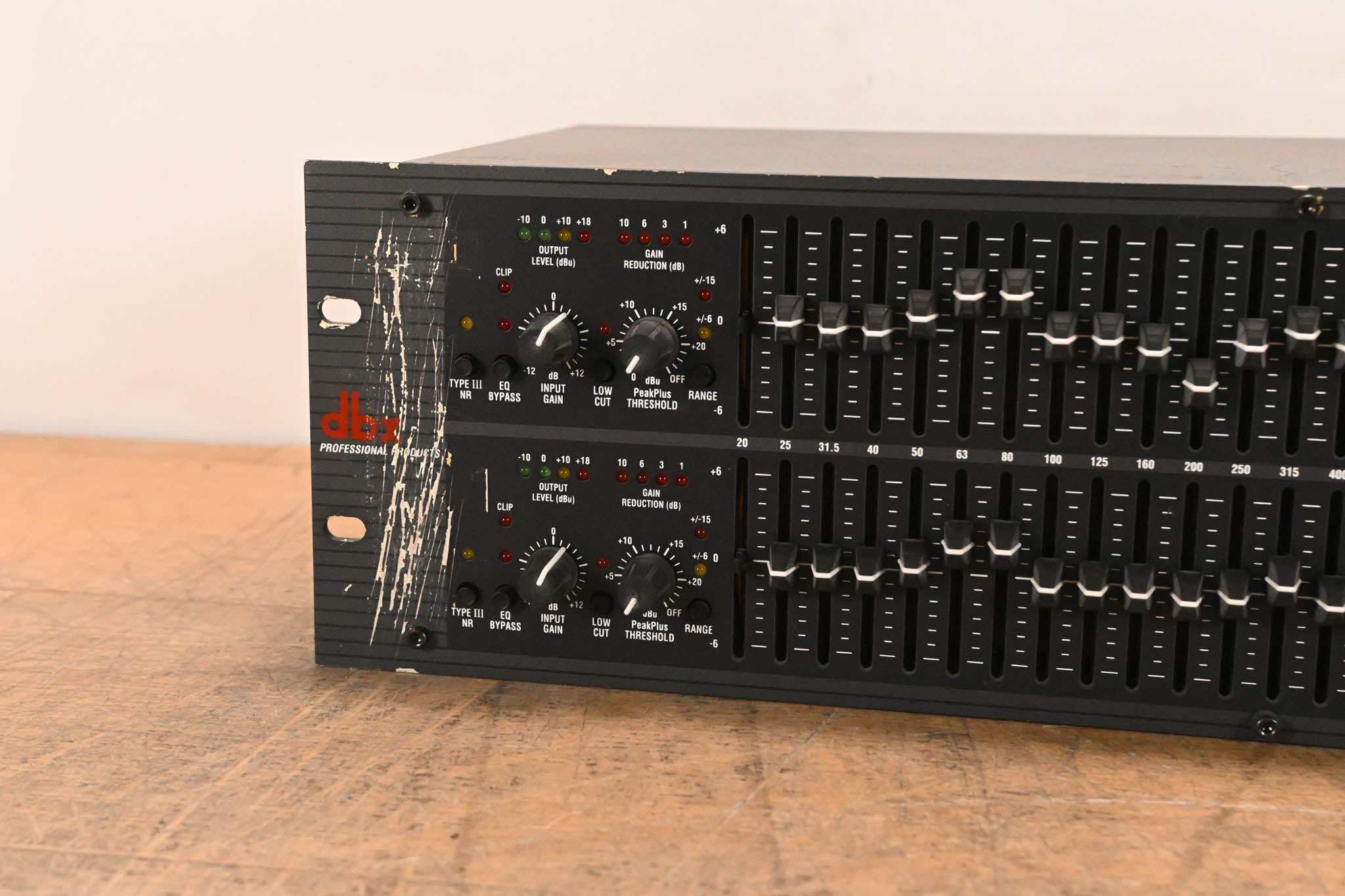 dbx 2231 Dual-Channel 31-Band Graphic Equalizer/Limiter