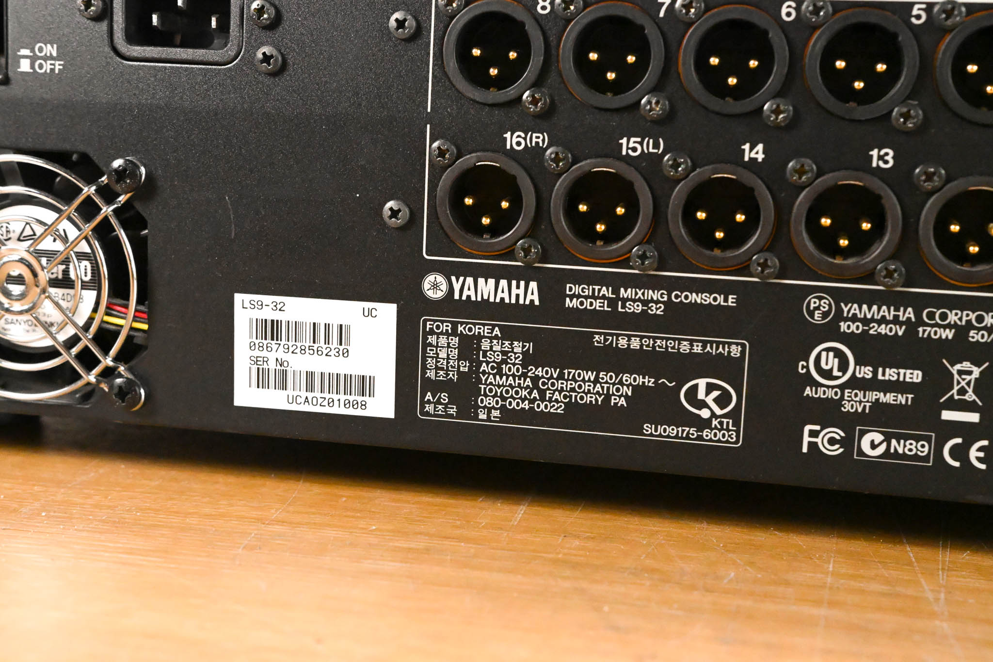 Yamaha LS9-32 32-Input Digital Mixing Console