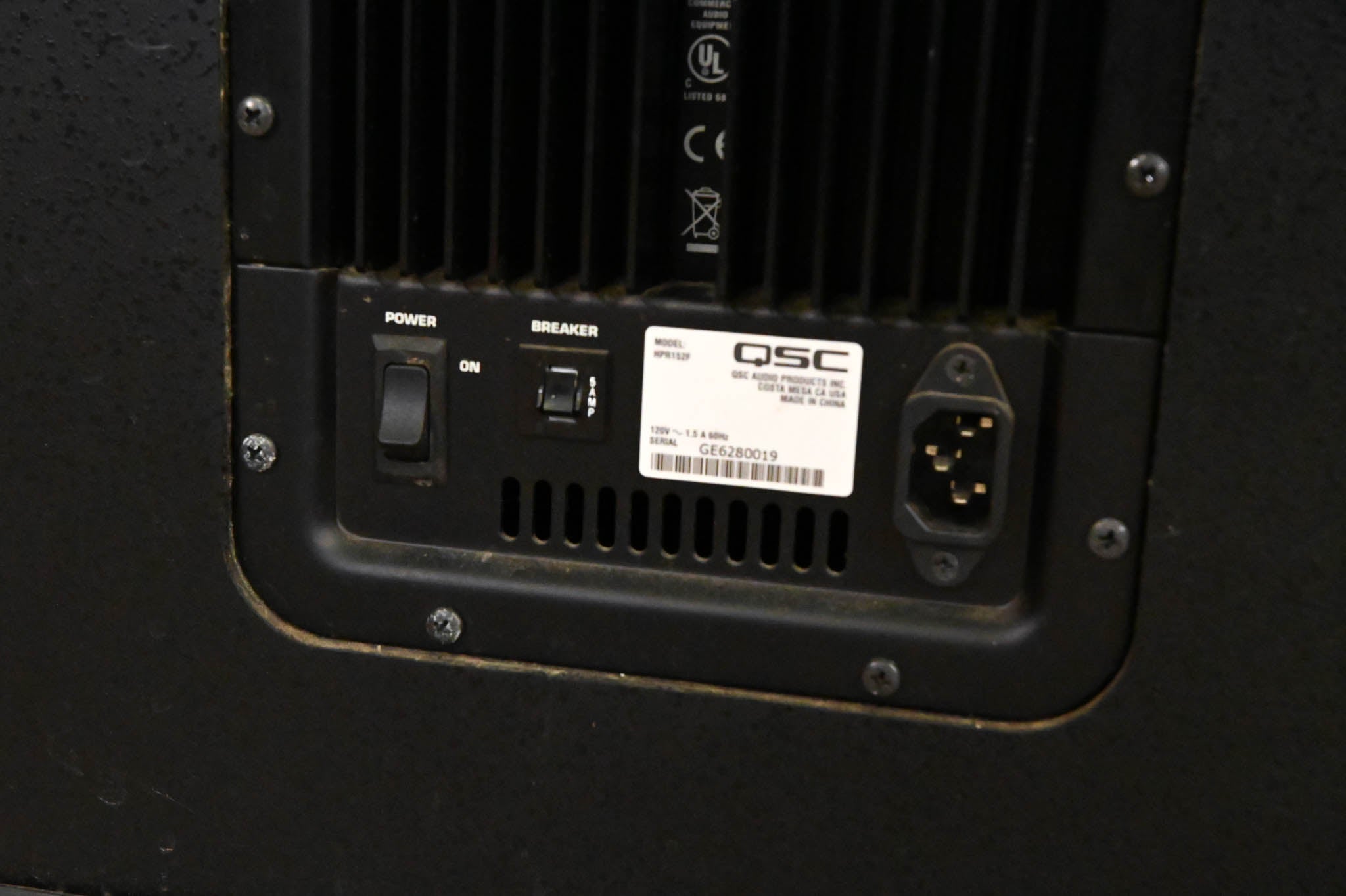 QSC HPR152F 15" 2-Way Powered Speaker