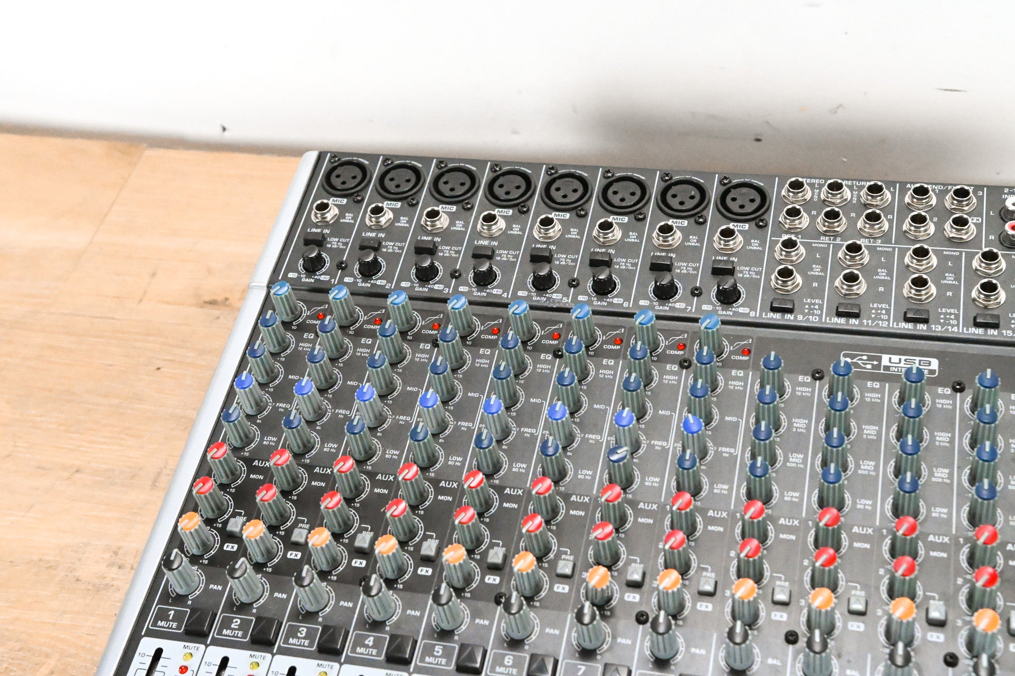 Behringer Xenyx X2222USB 22-Input 2/2-Bus Mixer with USB and Effects