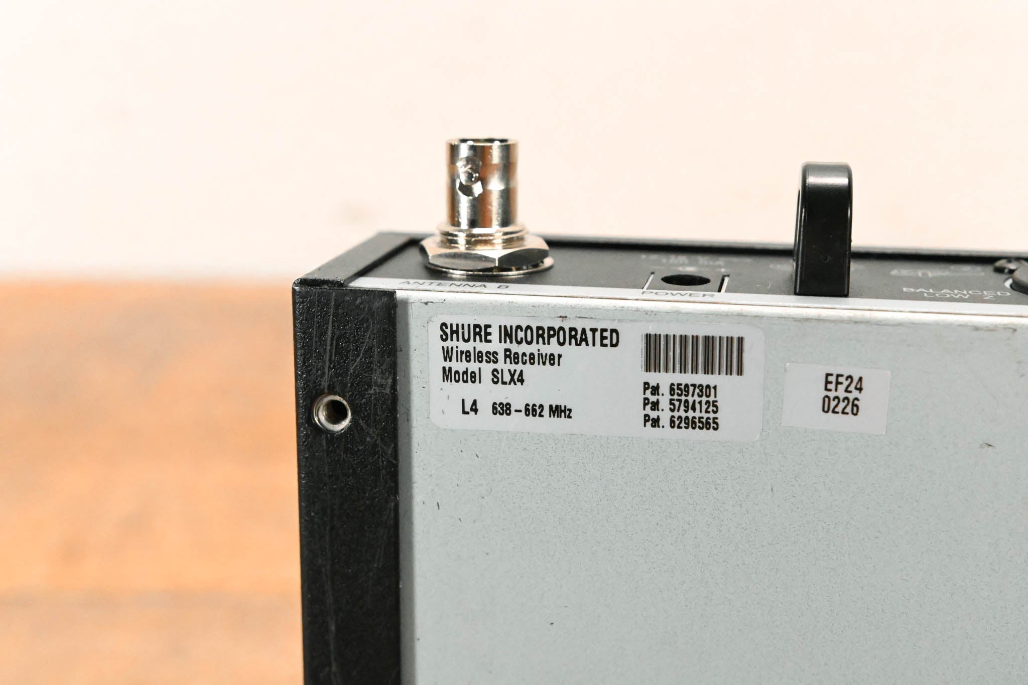 Shure SLX4 Wireless Receiver - L4 Band: 638-662 MHz (NO POWER SUPPLY)