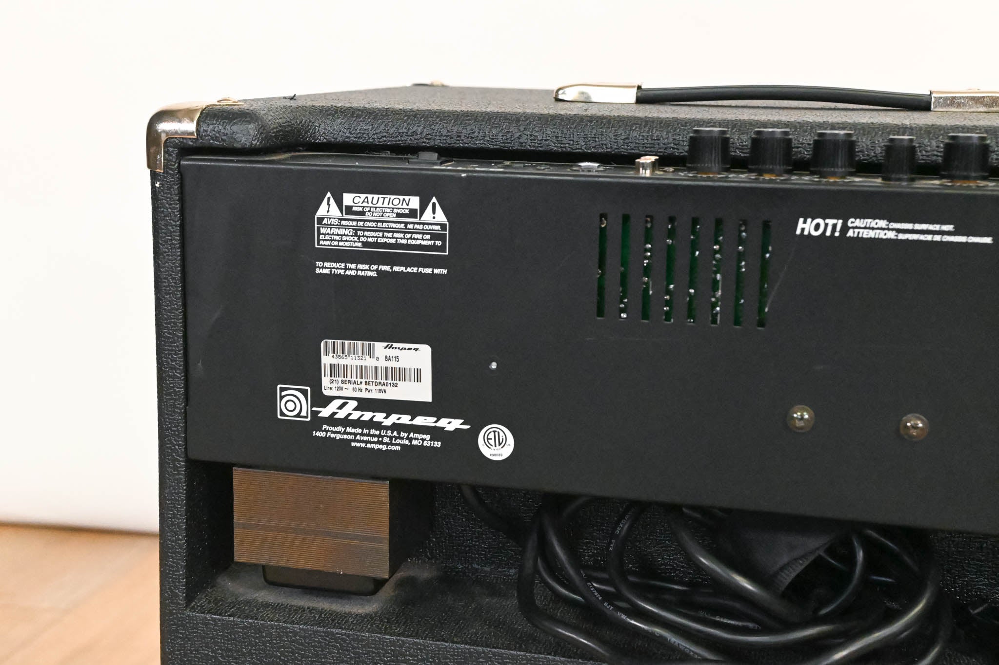 Ampeg BA-115 1x15" 100W Bass Combo Amplifier