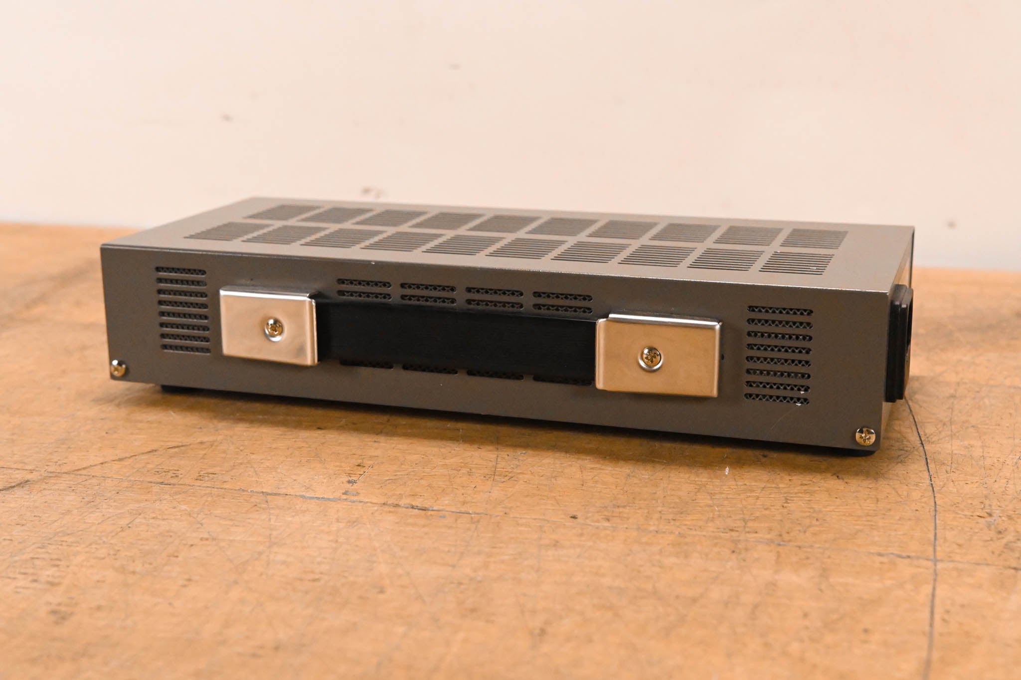 IDX System Technology IA-200a Dual-Channel Camera Power Supply