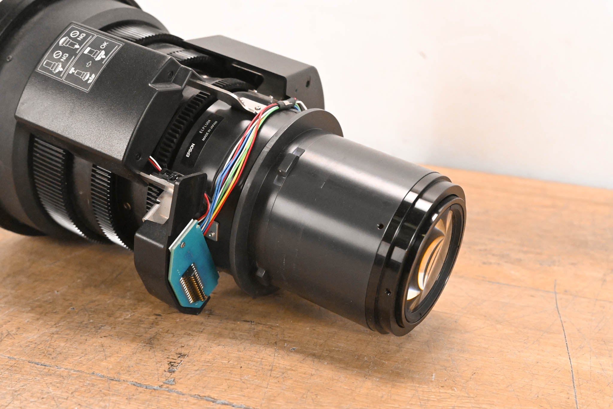 Epson ELPLU04 Short-Throw Zoom Lens #2