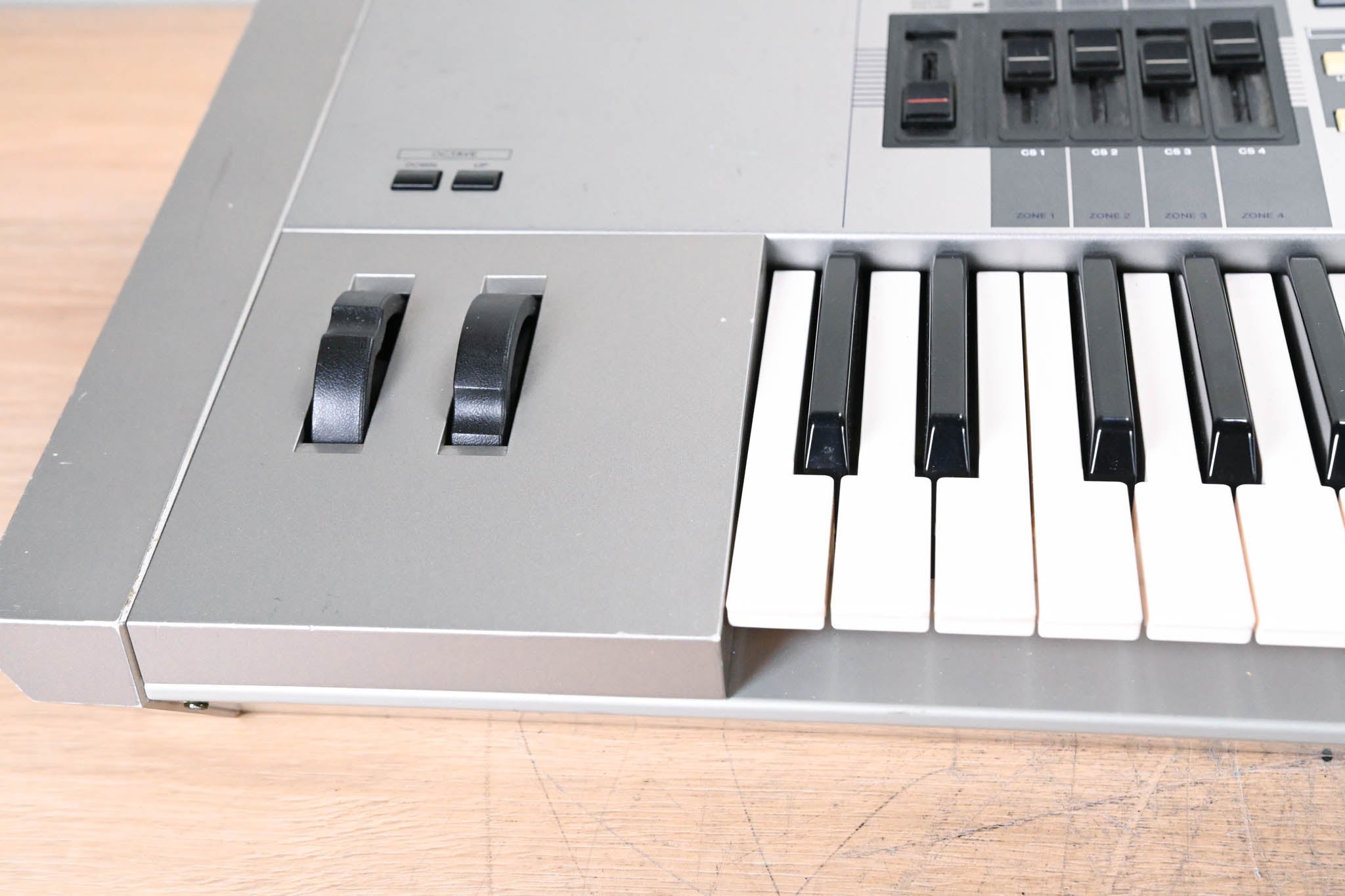 Yamaha Motif 6 61-Key Keyboard Workstation Synthesizer