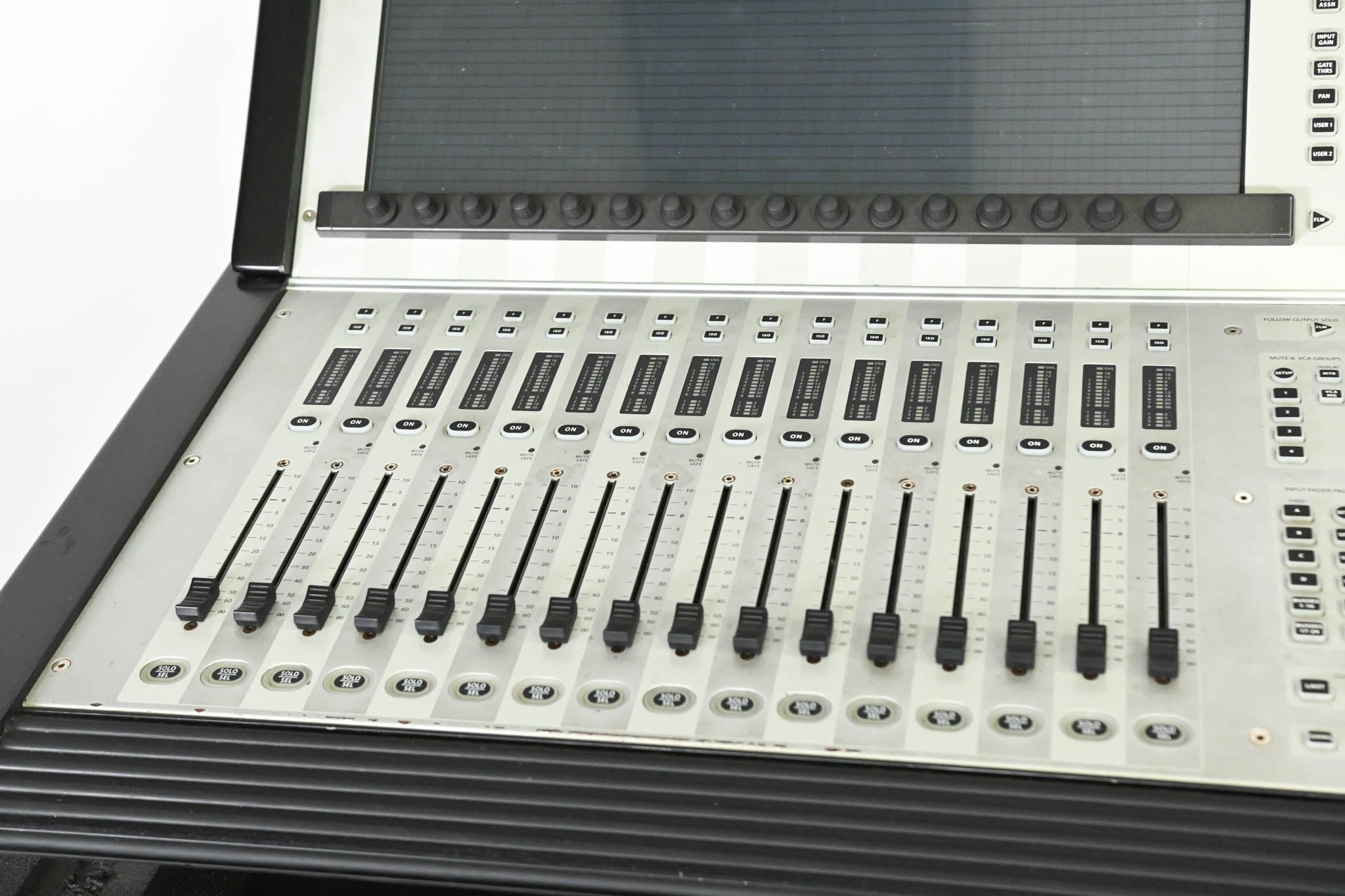 Soundcraft Vi1 32-Channel Digital Mixing Console with Road Case