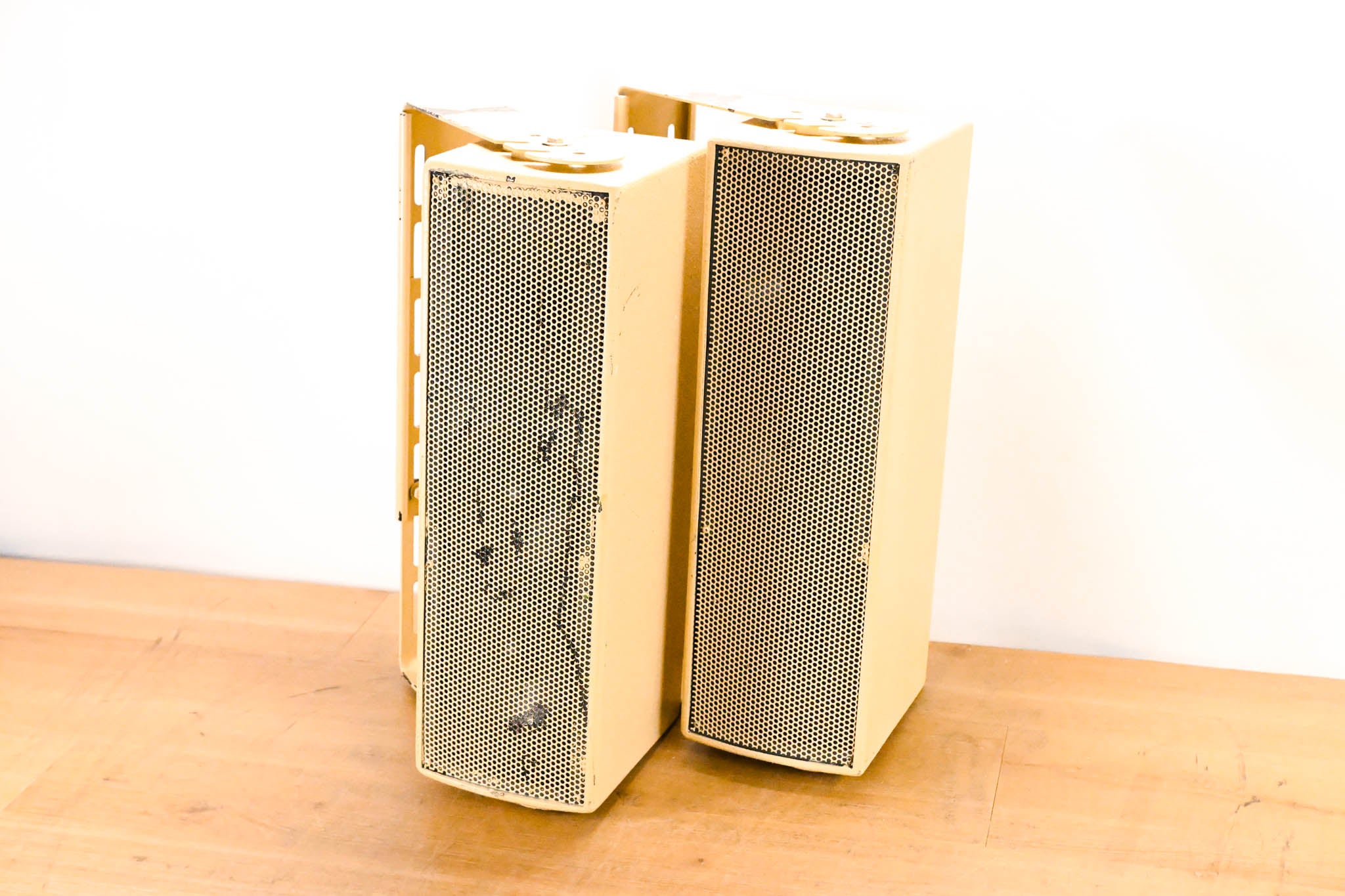 EAW UB52 Two-Way Full-Range Loudspeaker (PAIR)