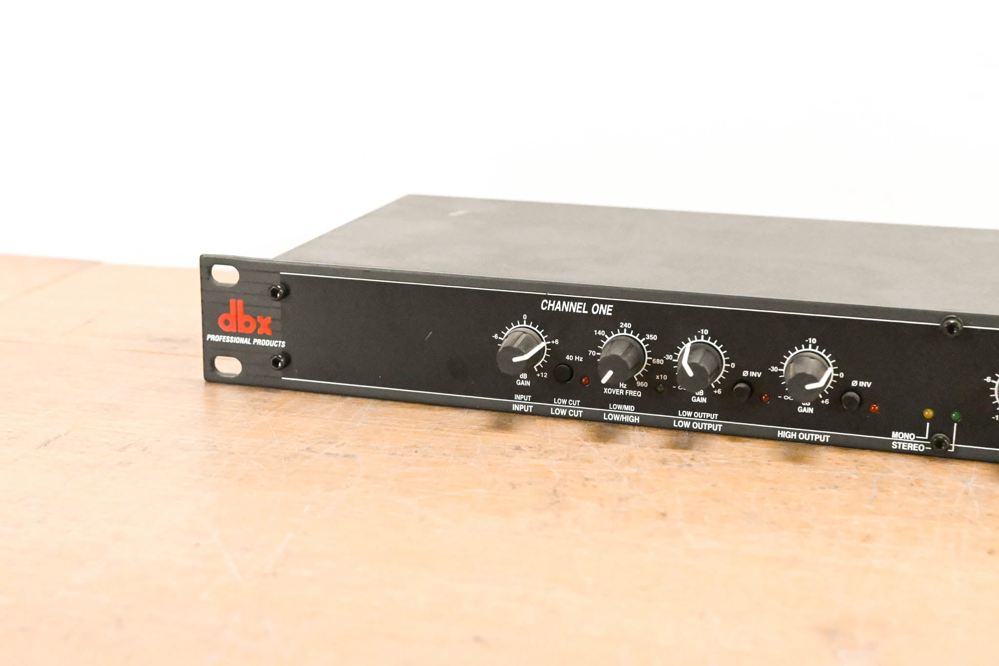 dbx 223 Stereo 2-Way / Mono 3-Way Crossover