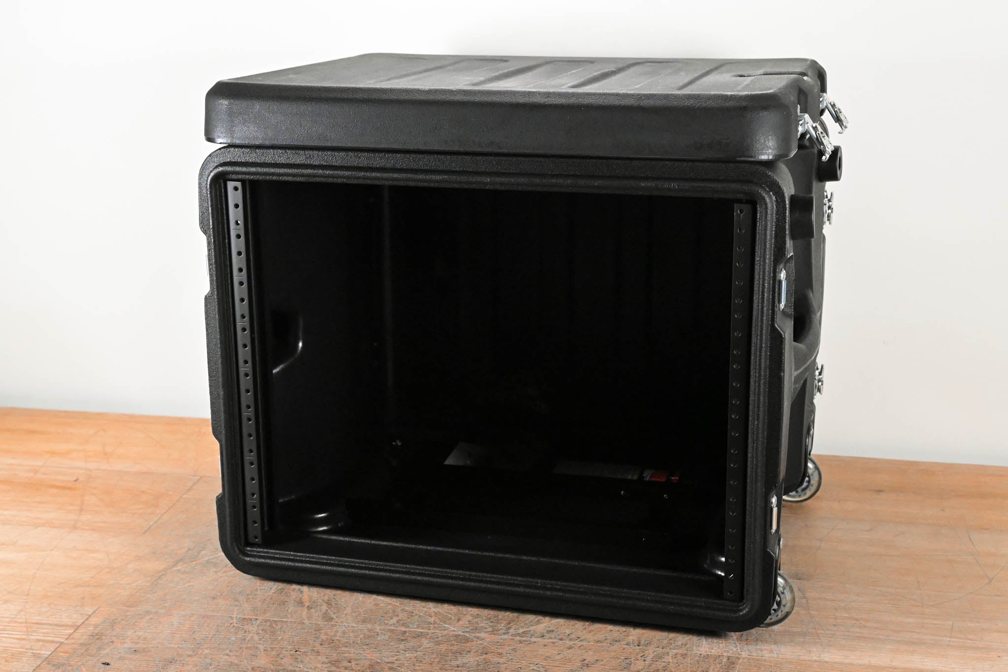 Gator Cases G-PROR-8U-19 Pro Series 8U Molded Audio Rack with Wheels