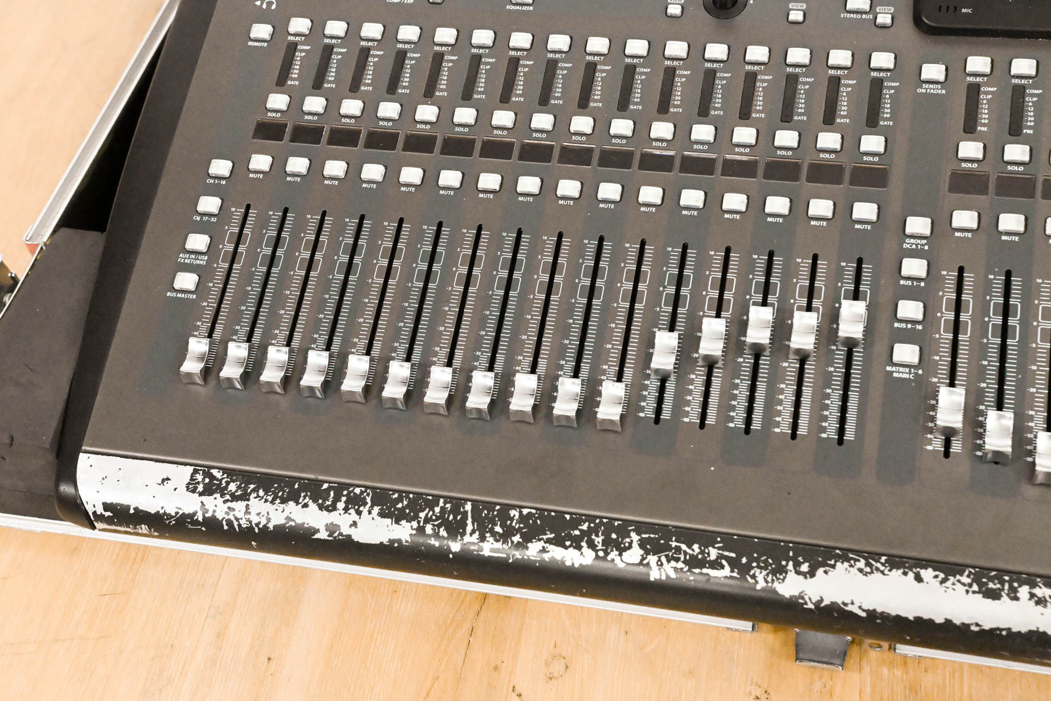 Behringer X32 40-Channel Digital Mixing Console with Road Case