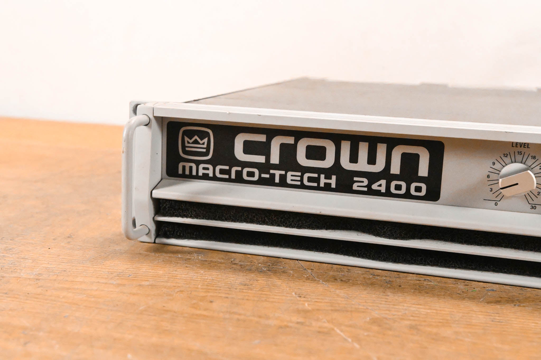 Crown Macro-Tech 2400 2-Channel Power Amplifier