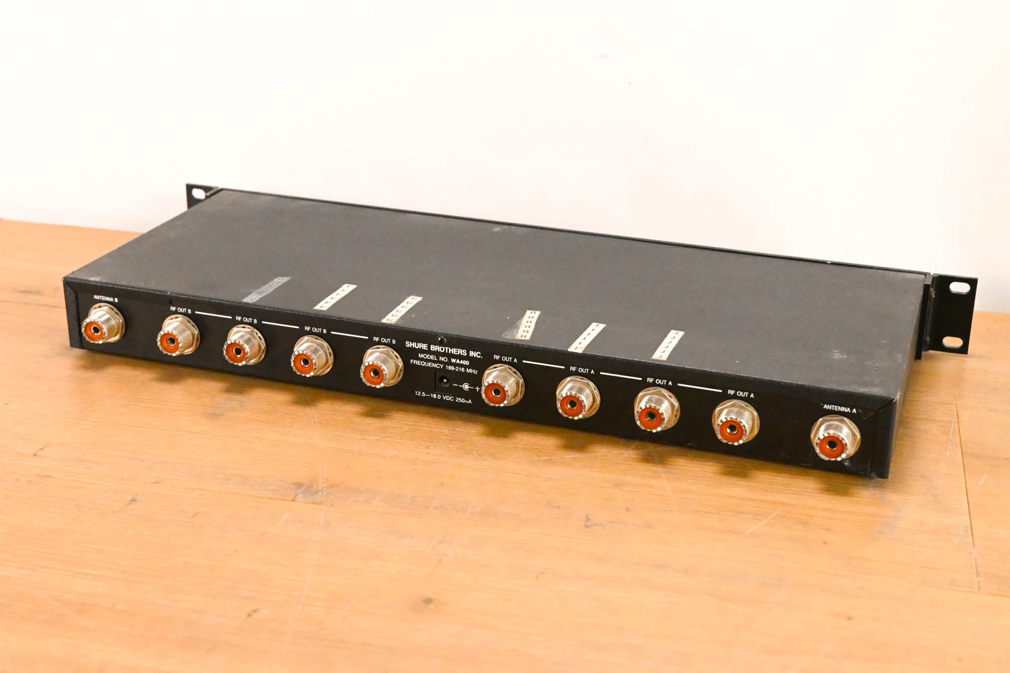 Shure WA400 Antenna Distribution System - 169-216 MHz (NO POWER SUPPLY)