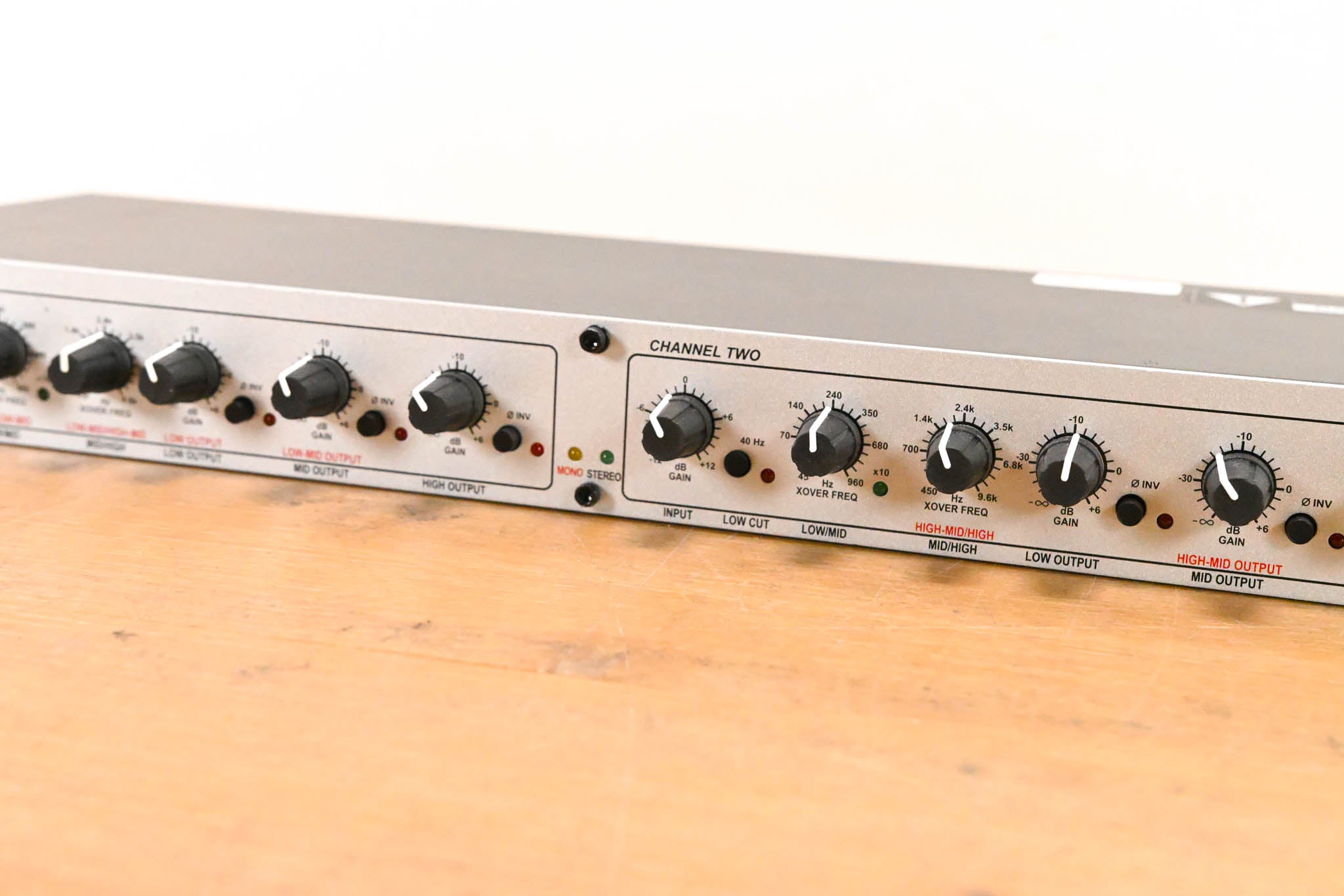 dbx 234xs 2/3-Way Stereo, 4-Way Mono Crossover
