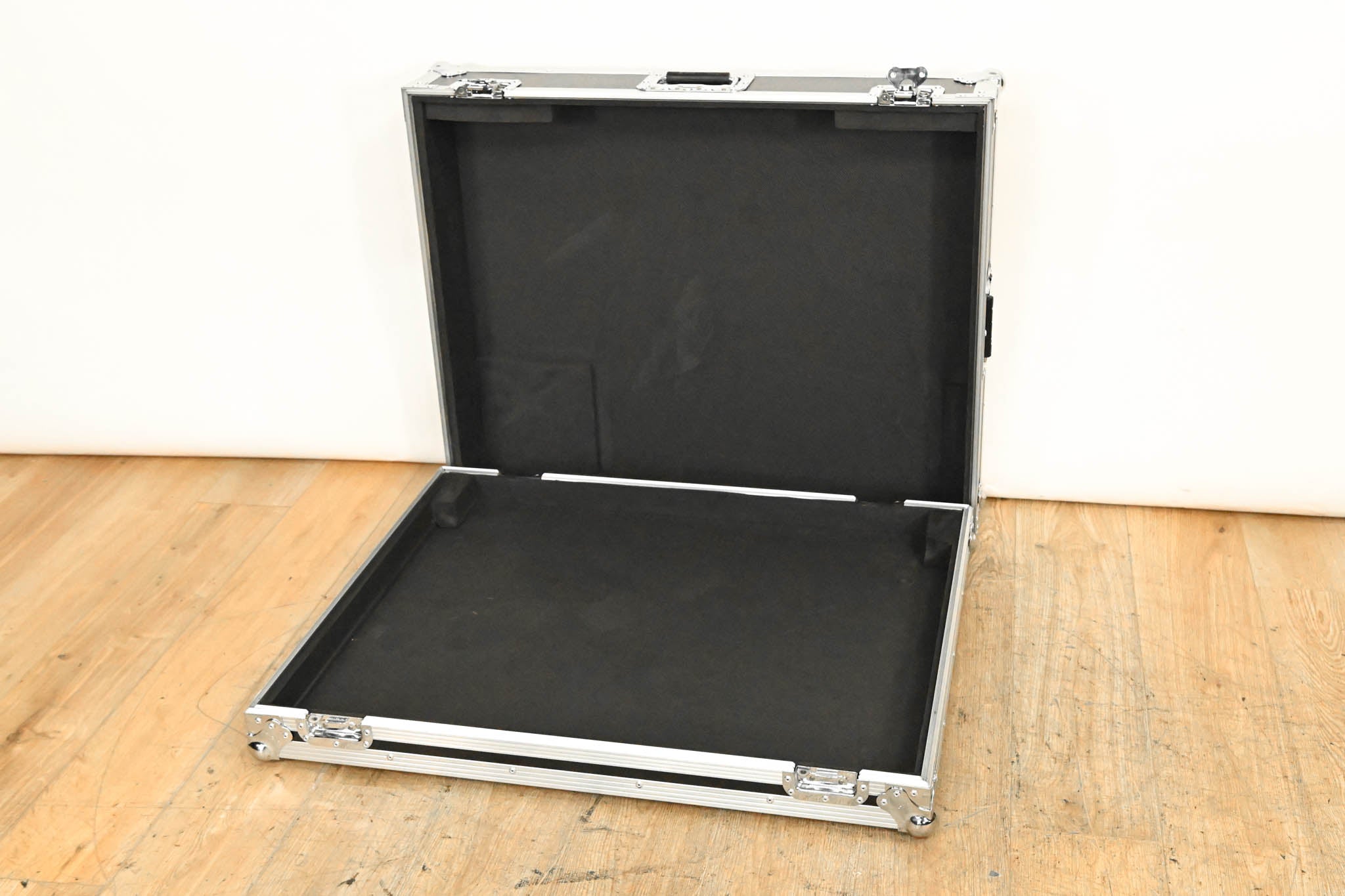 Odyssey FZMGP24XW Flight Case for Yamaha MGP 24X Mixer with Wheels