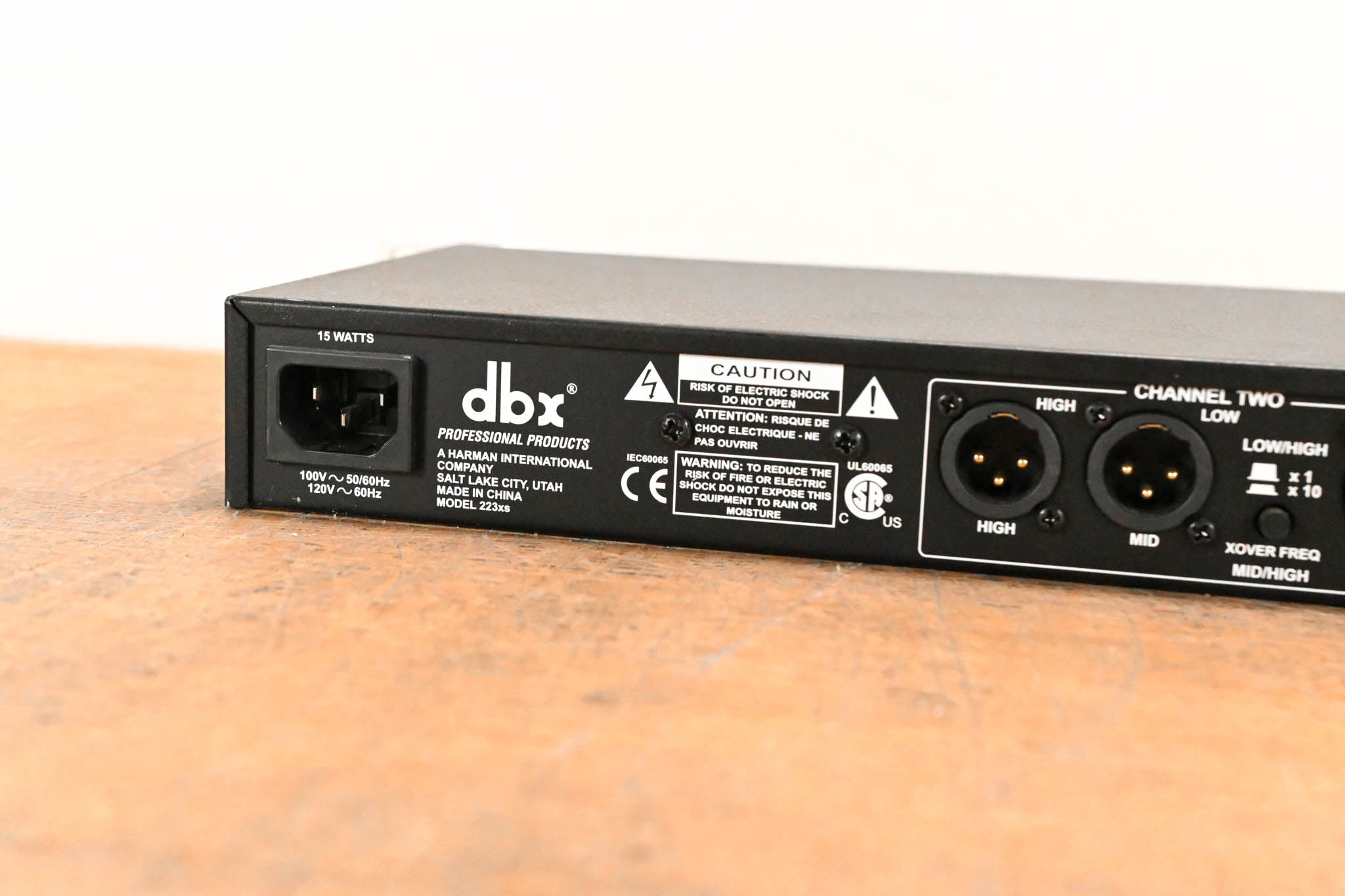 dbx 223xs Stereo 2-Way / Mono 3-Way Crossover