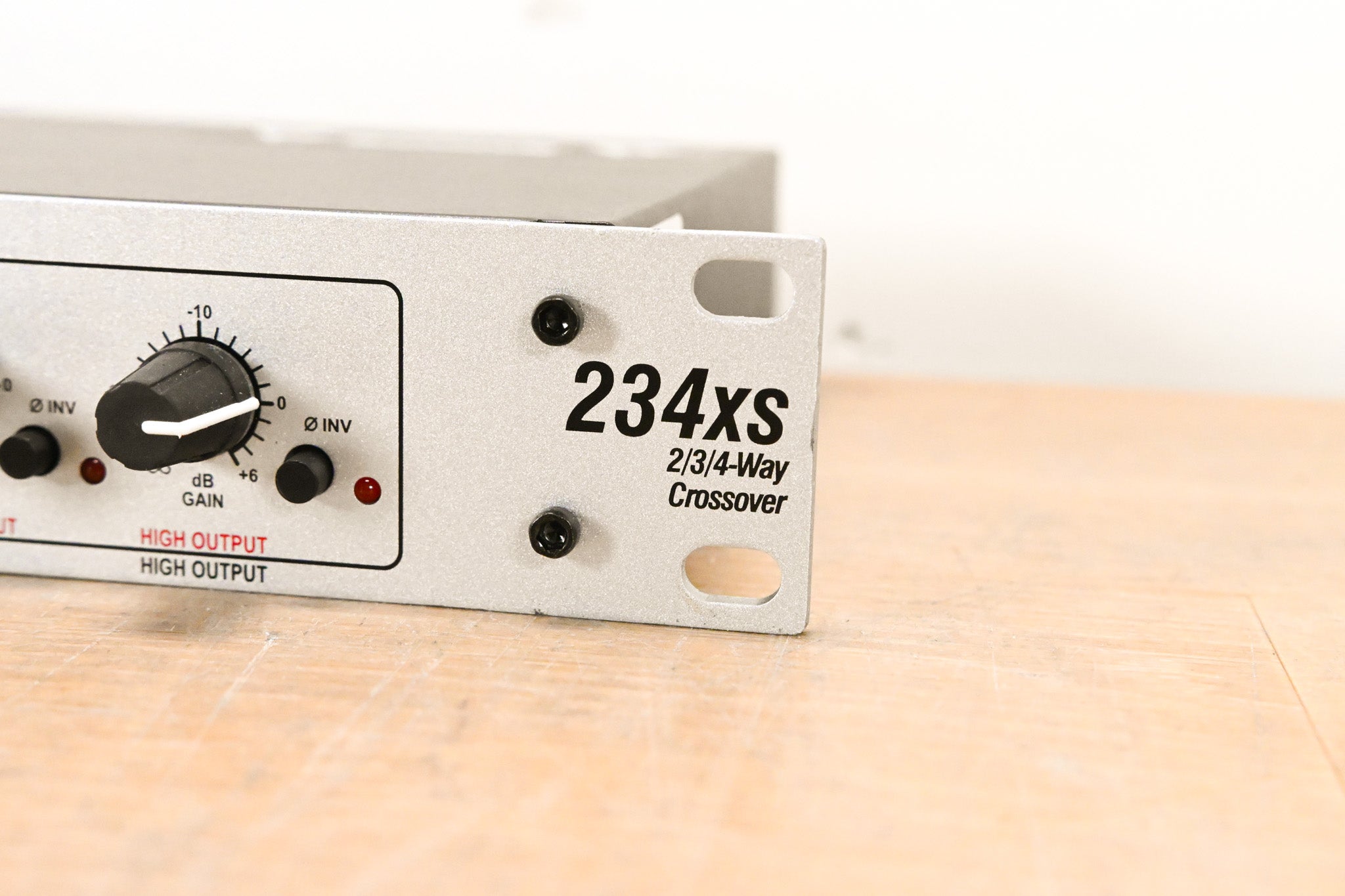 dbx 234xs 2/3-Way Stereo, 4-Way Mono Crossover