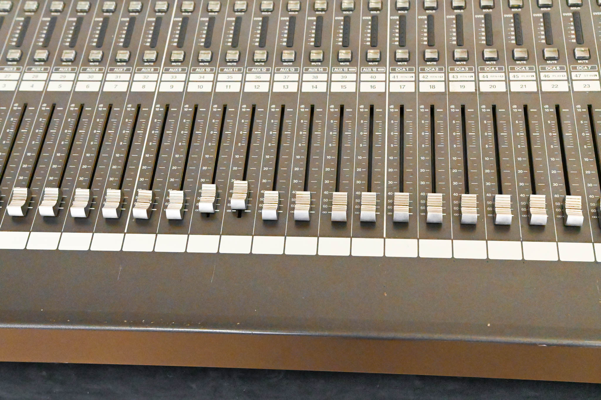 Roland M-400 48-Channel Live Digital Mixing Console CG01WR2
