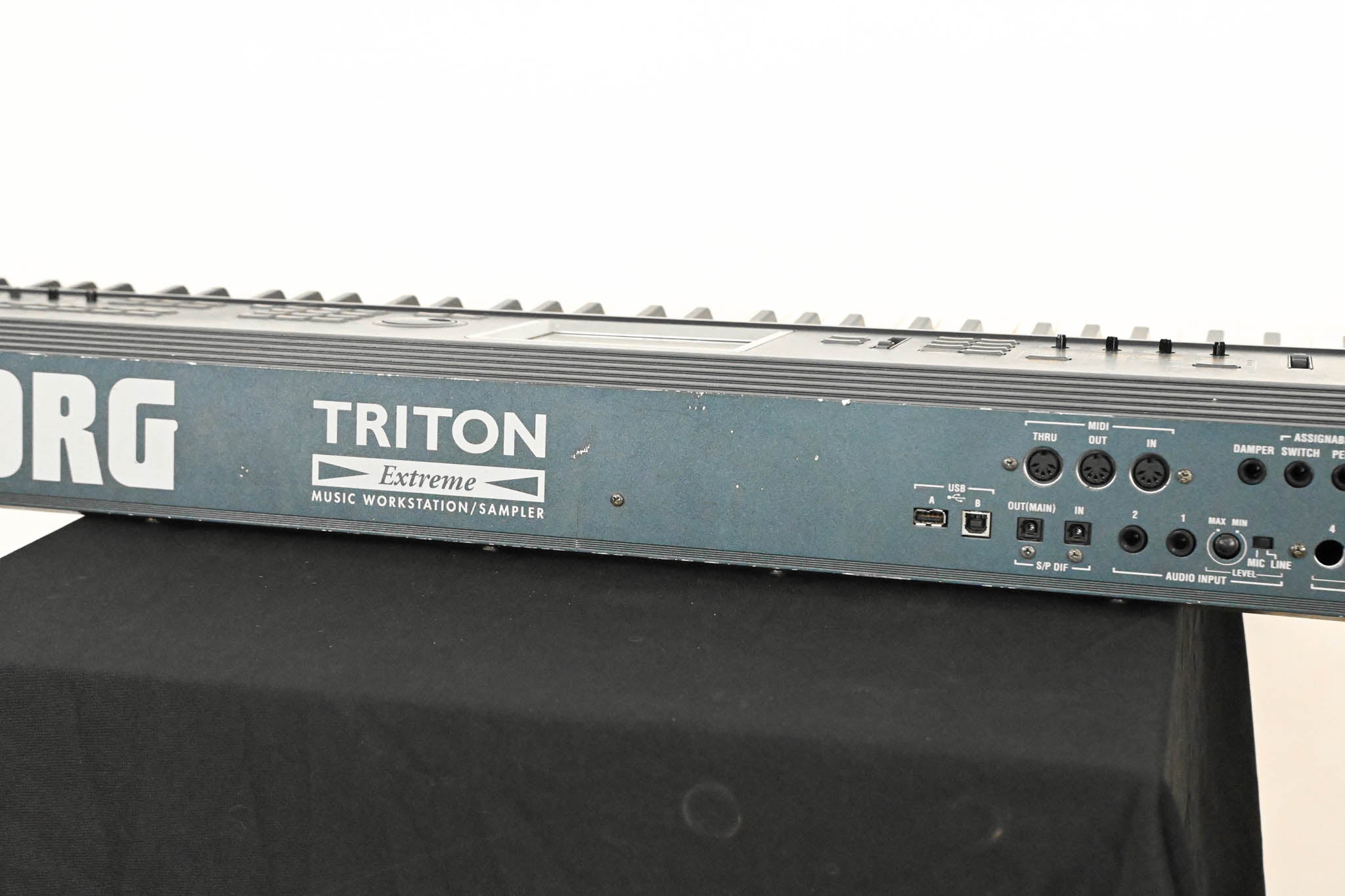 Korg Triton Extreme 76 76-Key 120-Voice Polyphonic Workstation