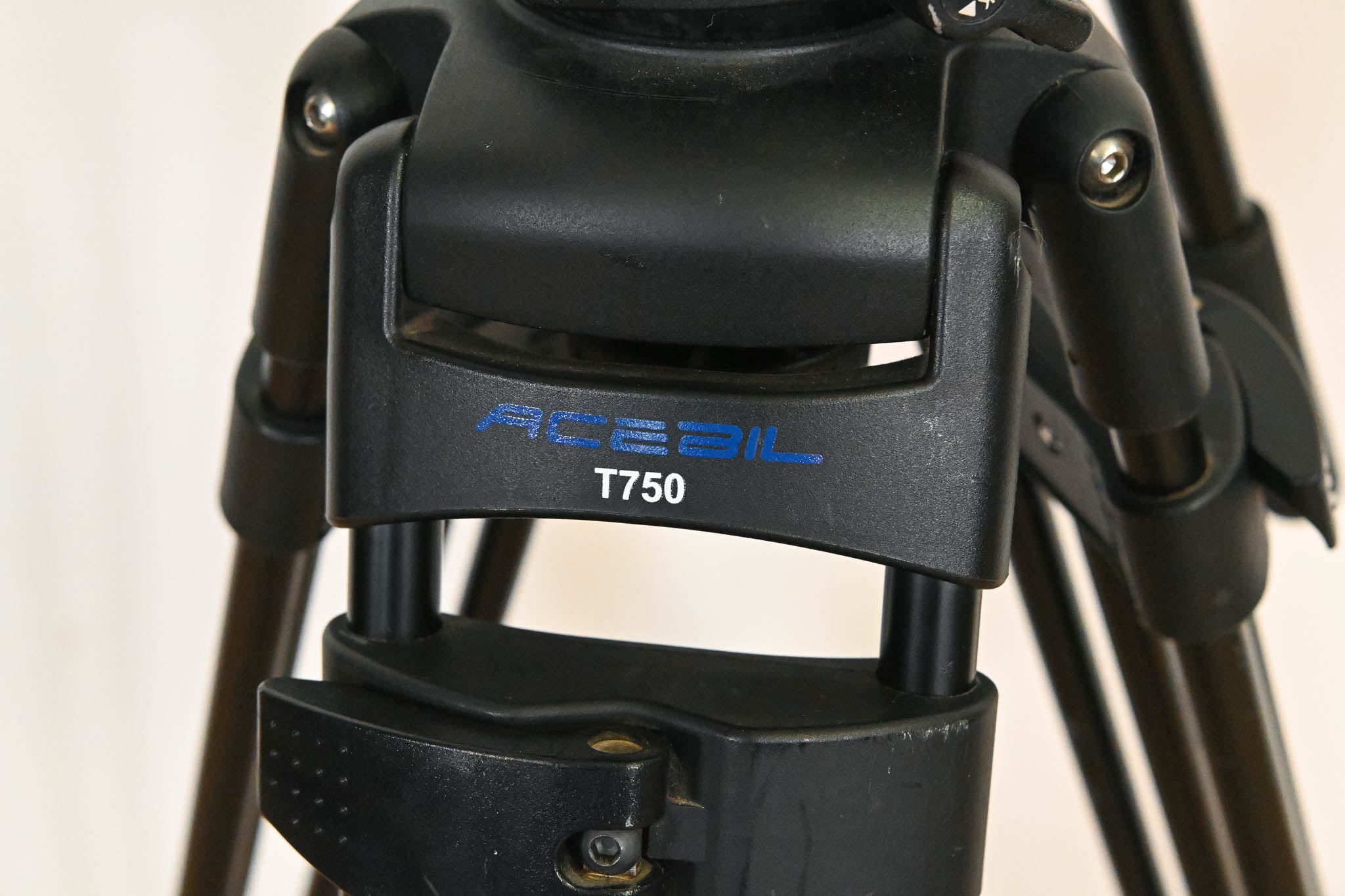 Acebil H30 Fluid Head with Acebil T750 Tripod Legs