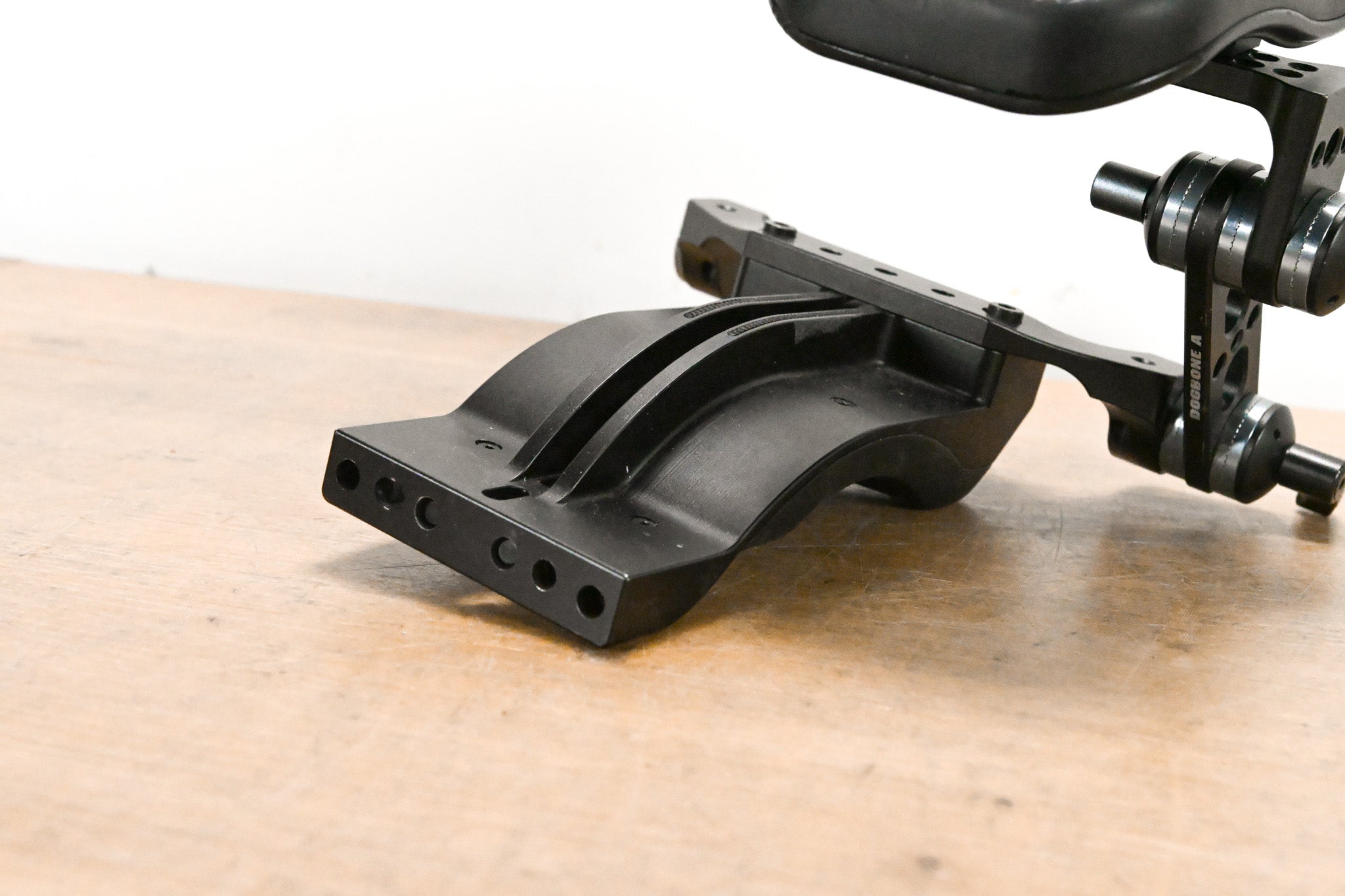 RED Digital Cinema DSMC Shoulder Pad Rig w/ Straight Dogbone A & Aux Pad
