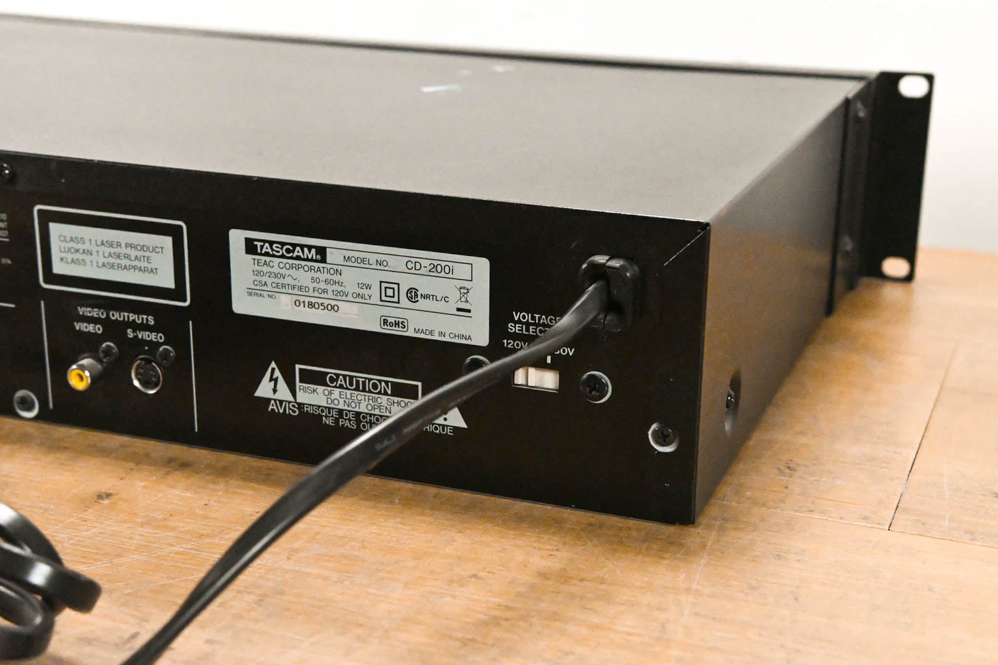 TASCAM CD-200i Rackmountable CD Player with iPod Dock