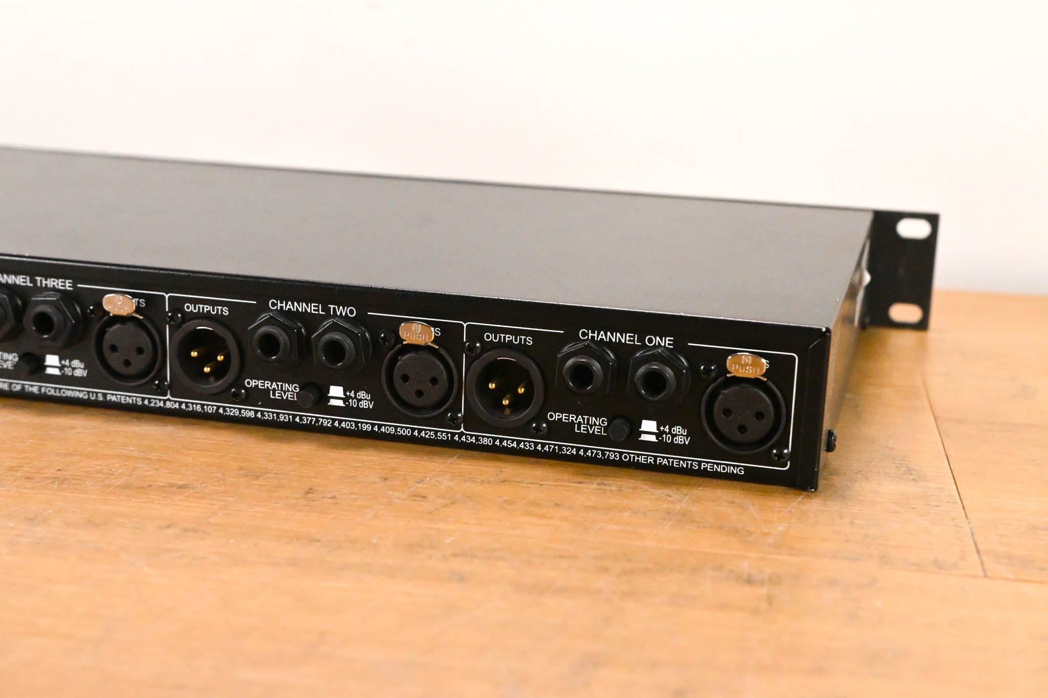 dbx 1046 Quad Compressor/Limiter