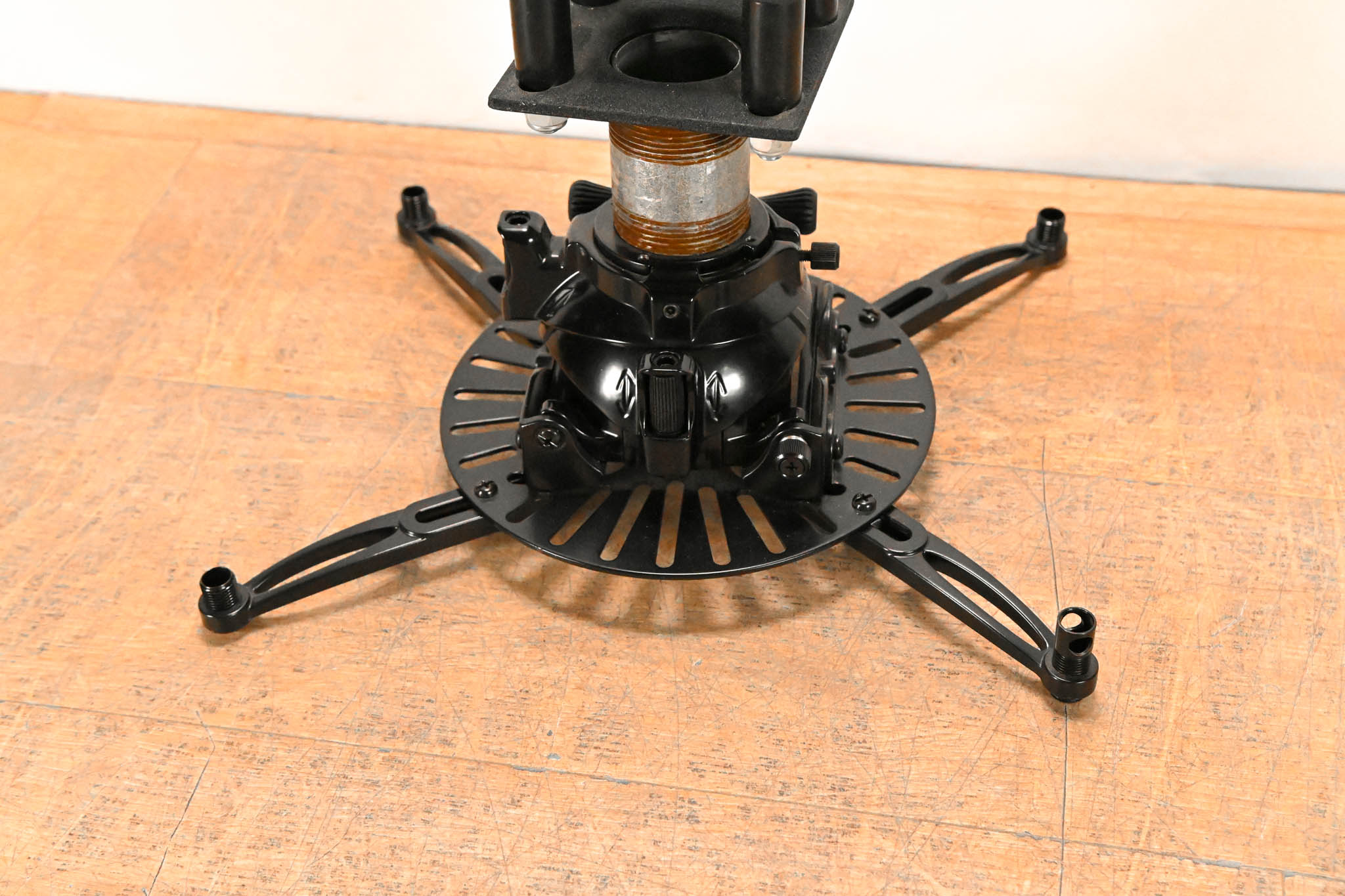 Chief CMA362 C-Clamp Pipe Mount with Premier Mounts PDS-PLUS Mount