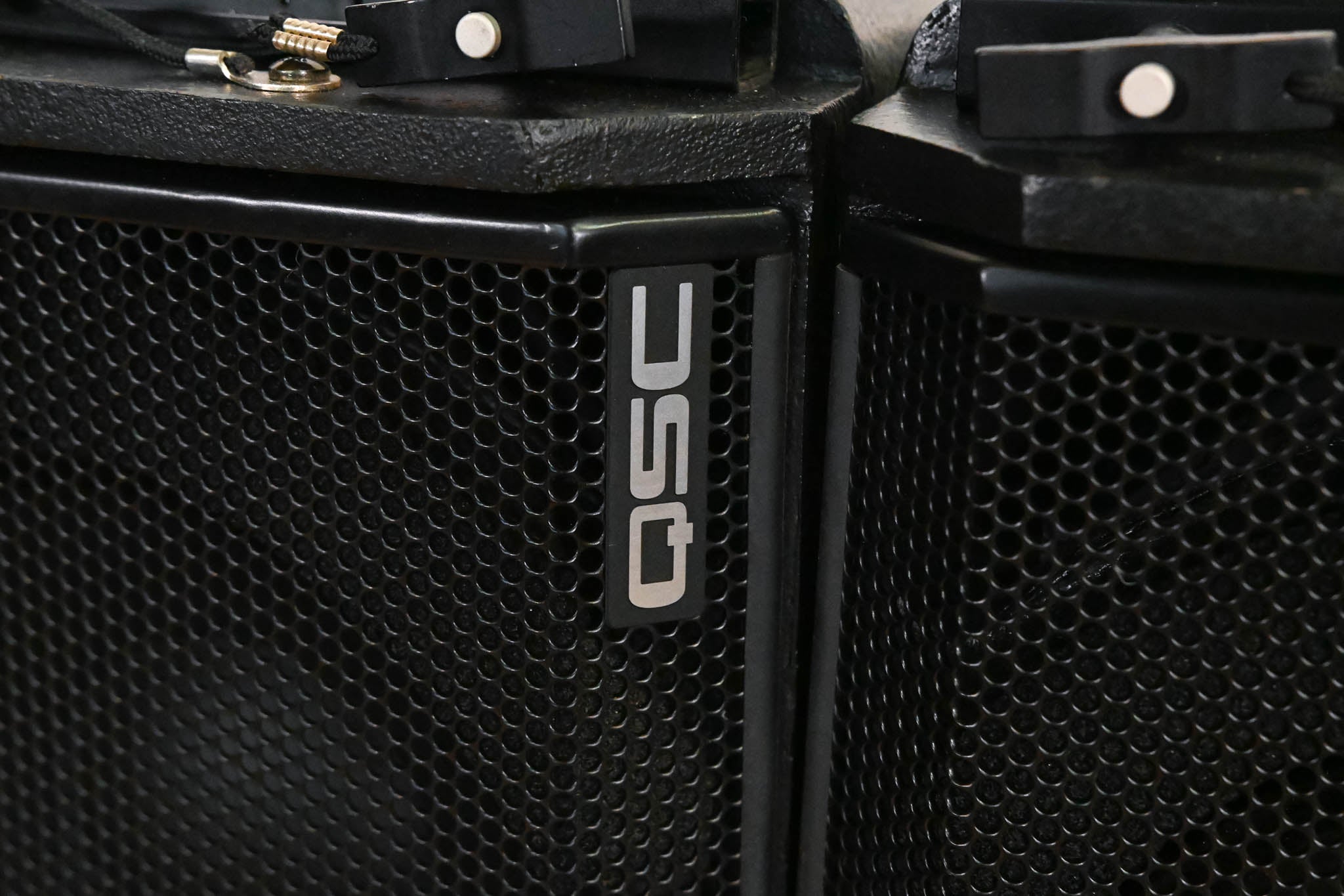 QSC WideLine-10 Dual 10-Inch Wide Line Array Speaker (PAIR)