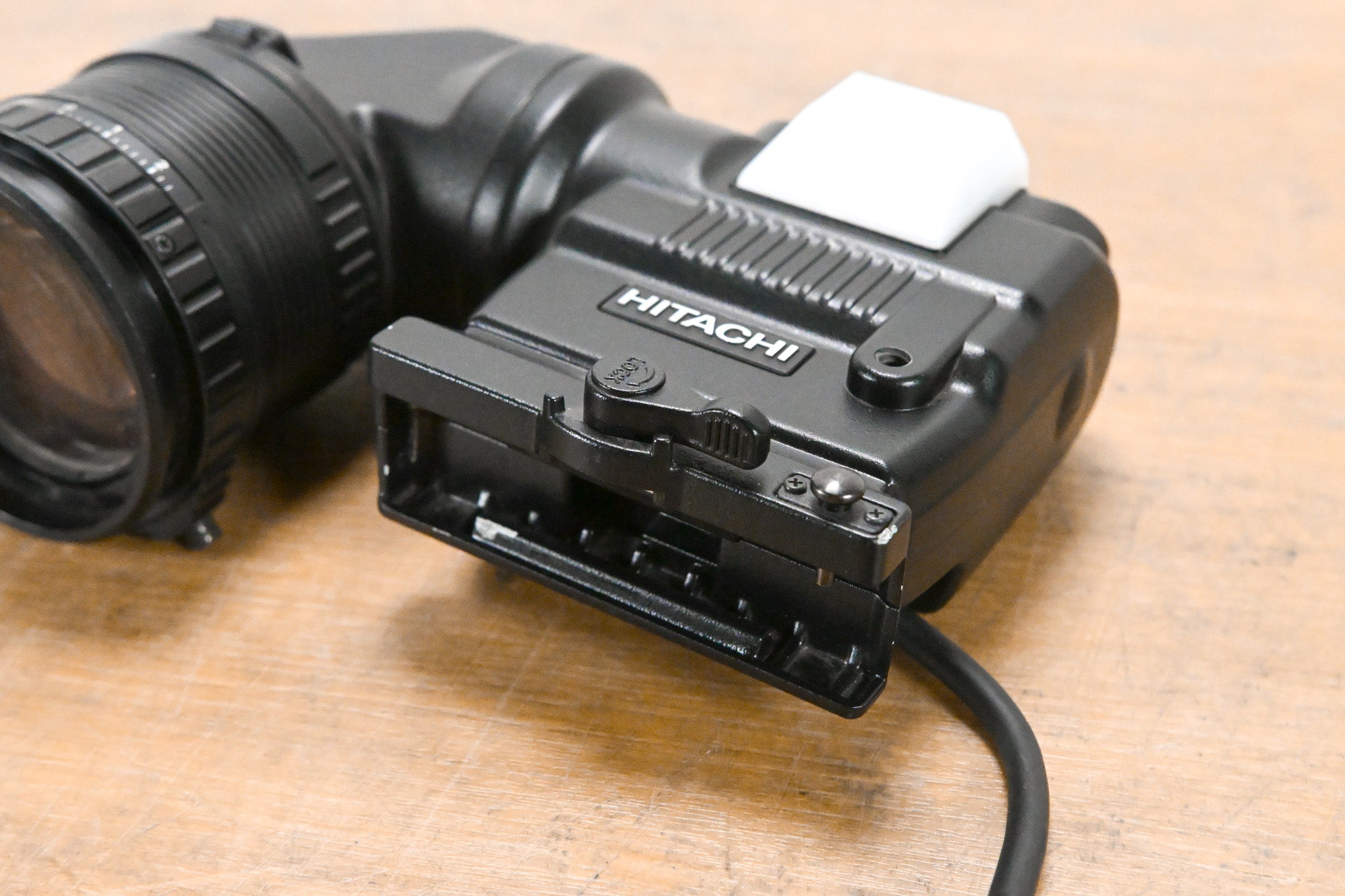 Hitachi VF-402 2″ B&W CRT ENG Viewfinder