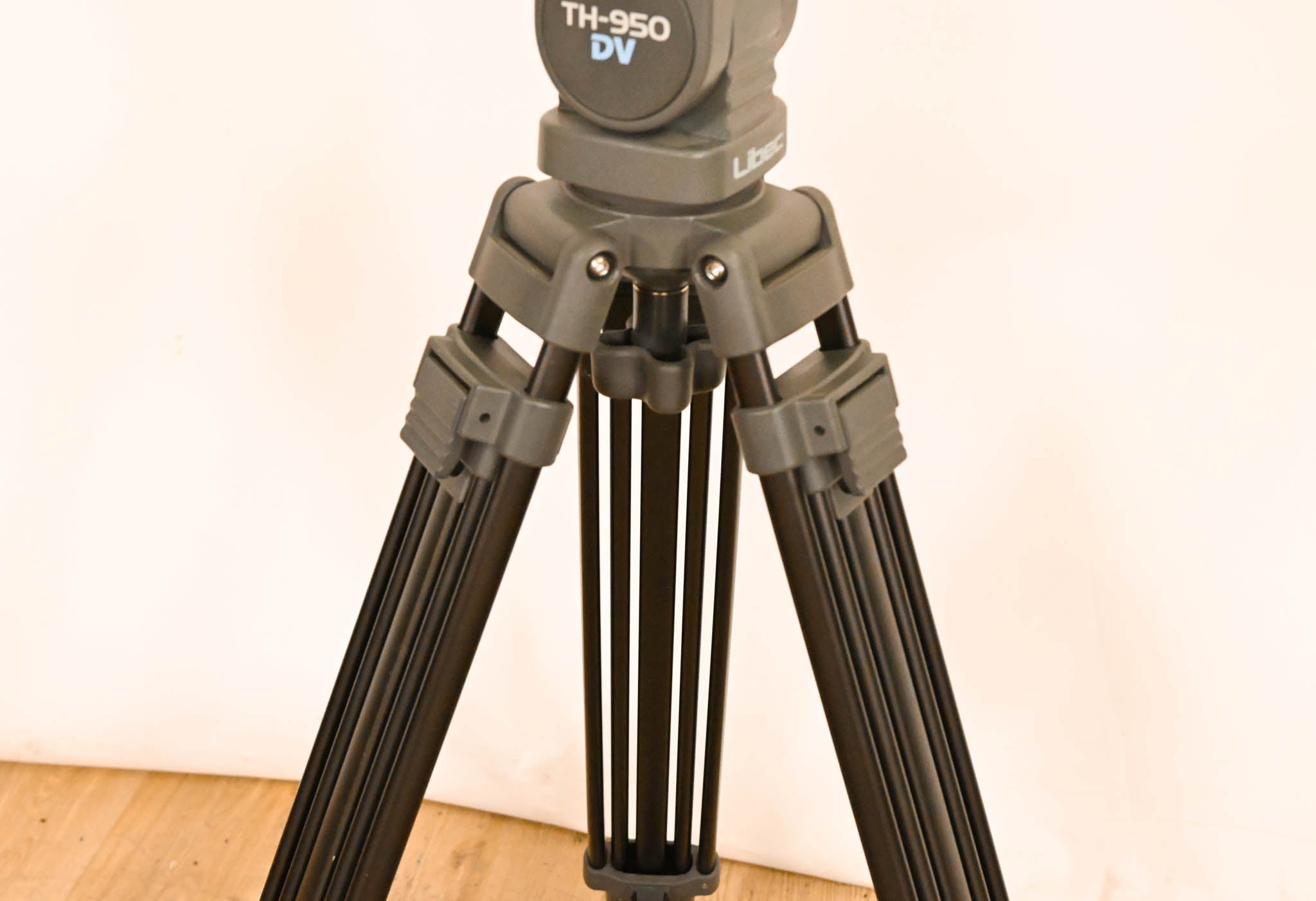 Libec TH-950 DV Fluid Head with Tripod Legs