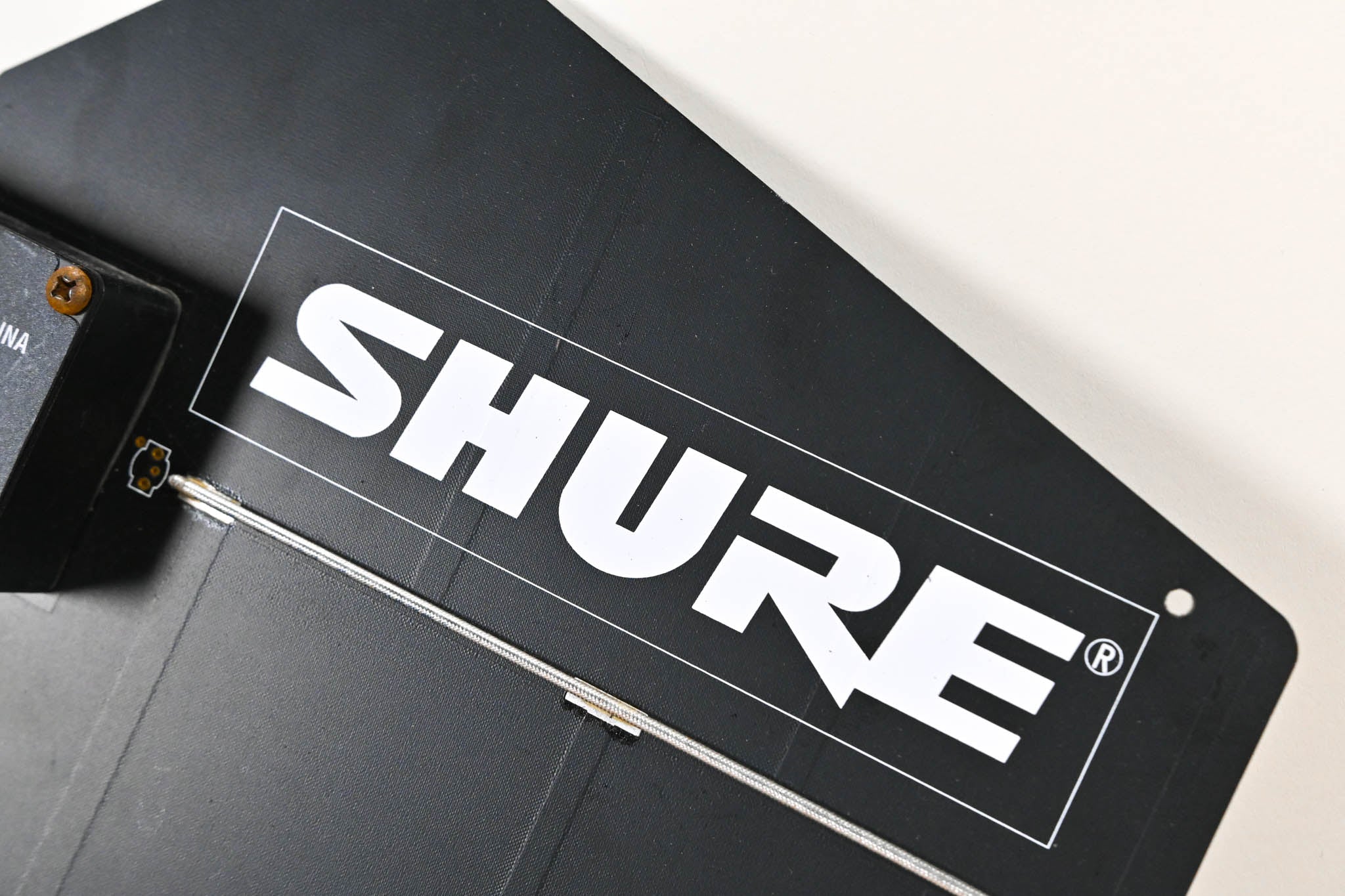 Shure UA870A UHF Active Directional Antenna - 782-810 MHz