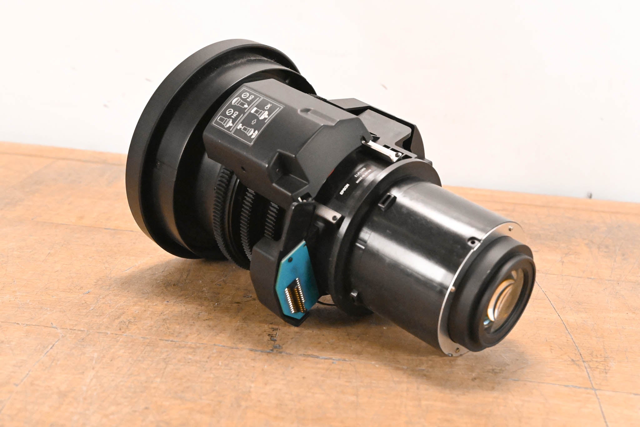 Epson ELPLU03 Wide Short Throw Zoom Lens #1