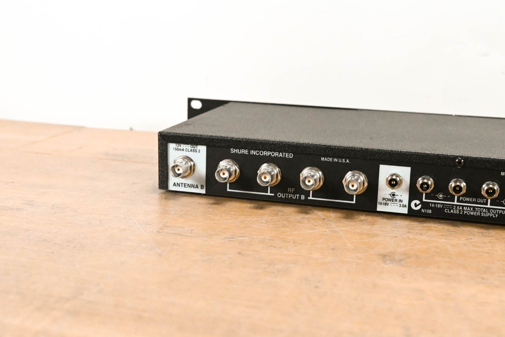 Shure UA844US Wideband UHF Antenna and Power Distributor (NO PSU)