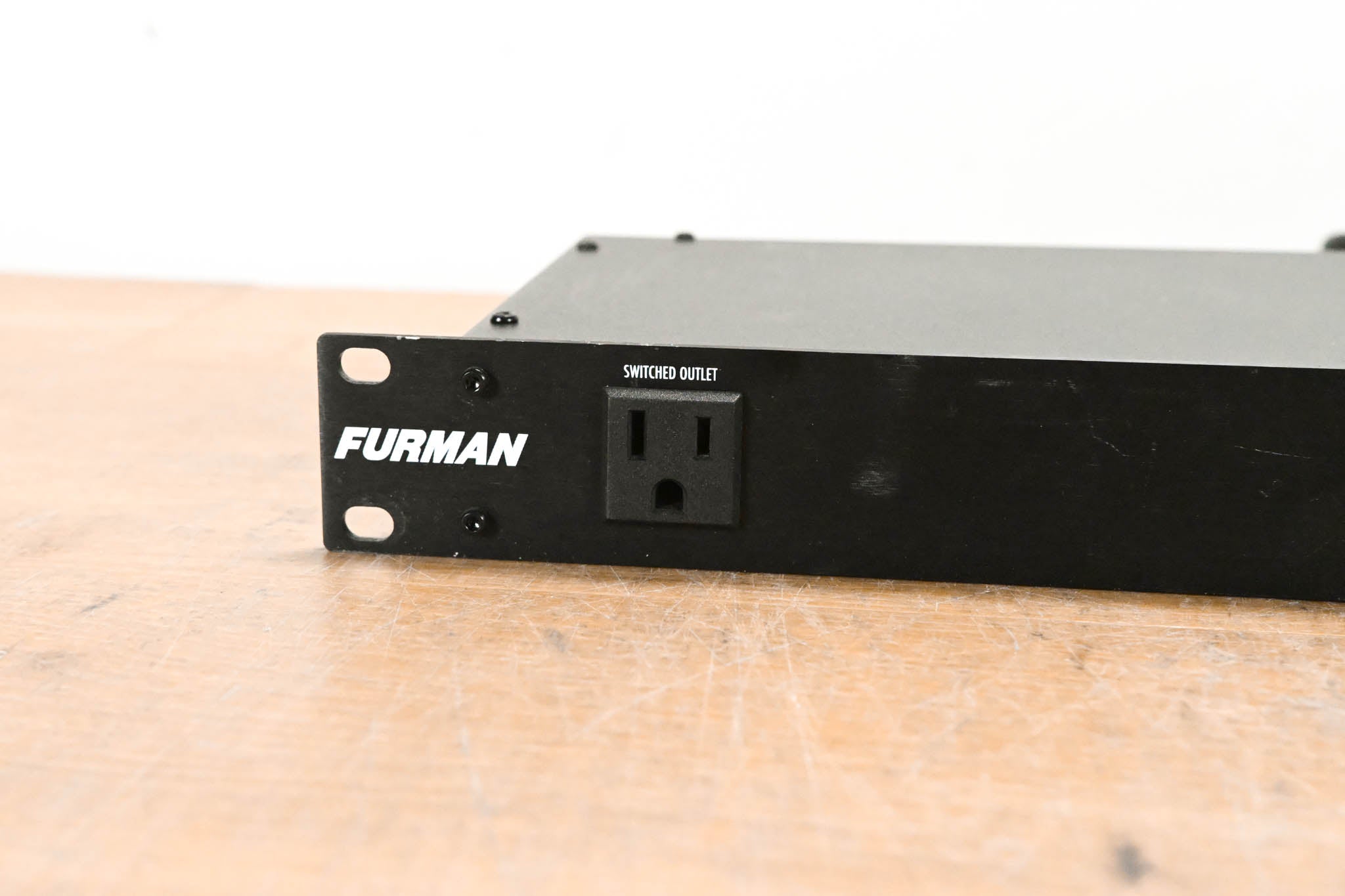 Furman M-8x 15A Power Conditioner
