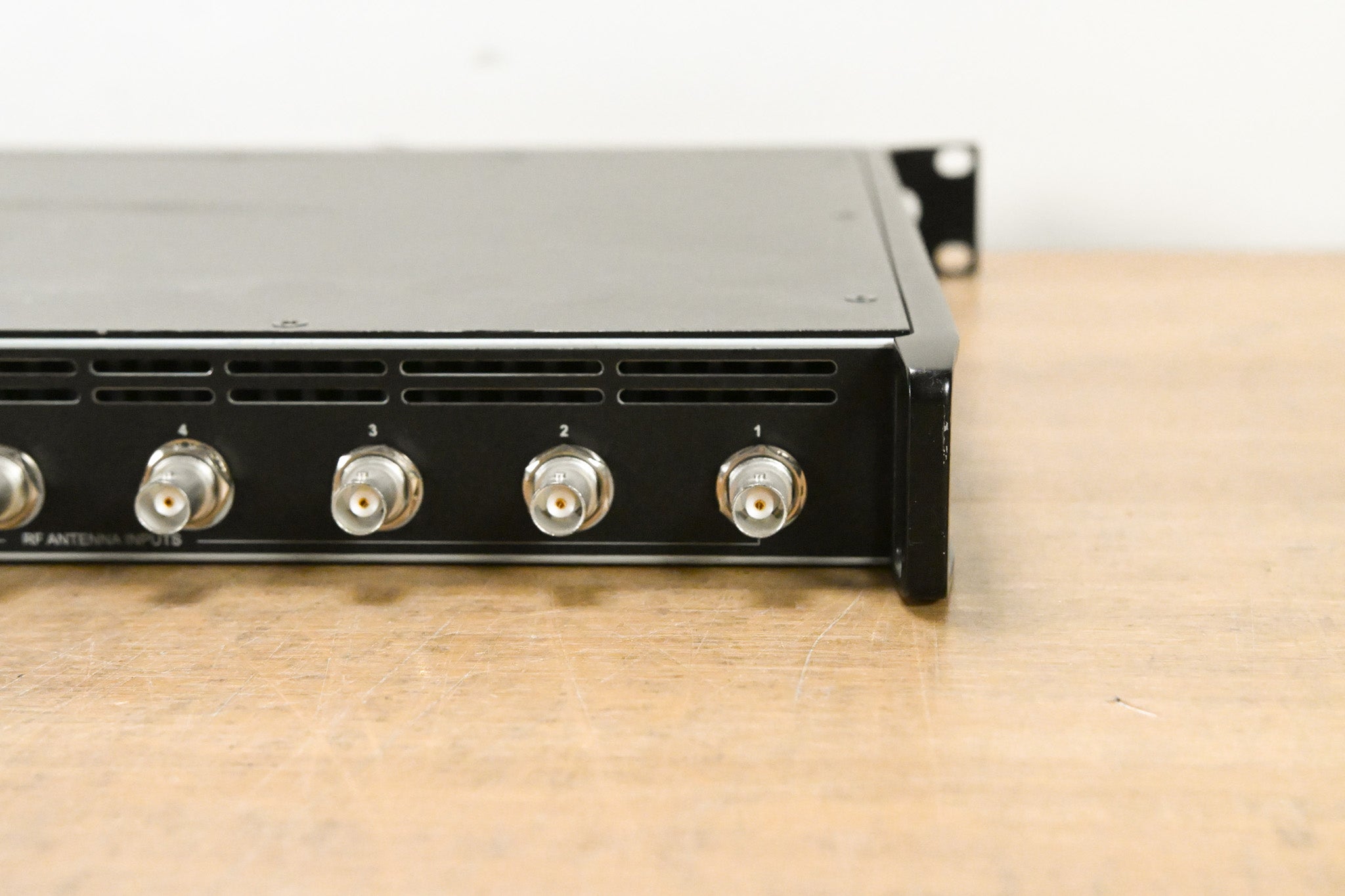 Shure PA821A Antenna Combiner for PSM Wireless Systems  - 470-952 MHz