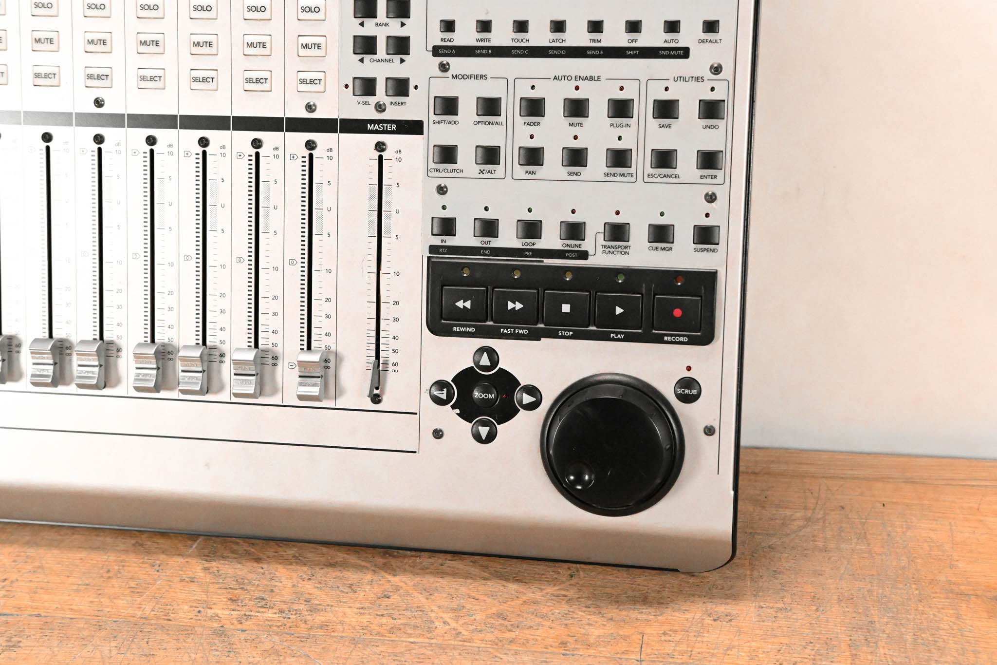 Mackie Control Universal Pro Control Surface (NO POWER SUPPLY)