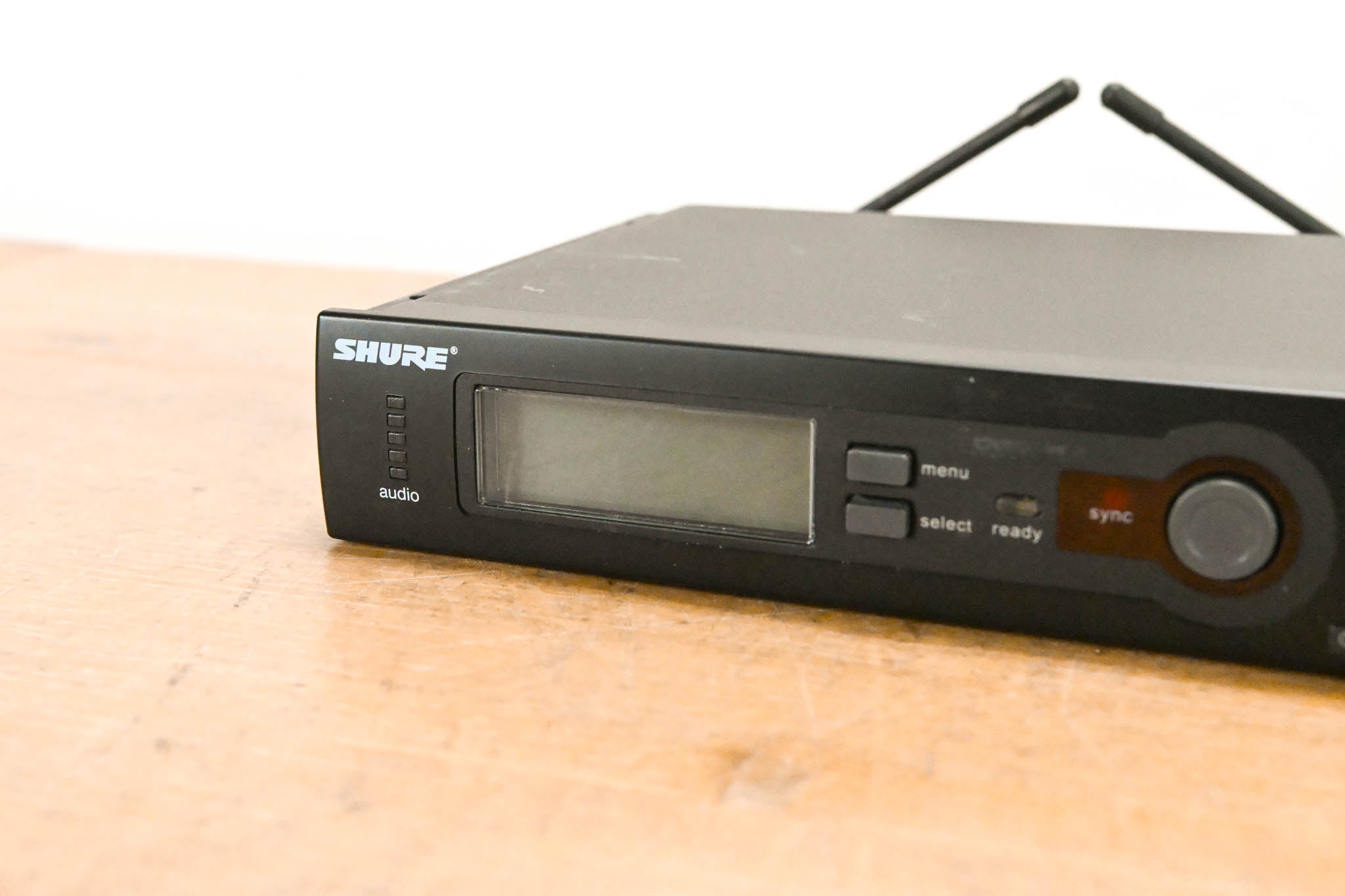 Shure SLX4 Wireless Receiver - G4 Band: 470-494 MHz (NO POWER SUPPLY)