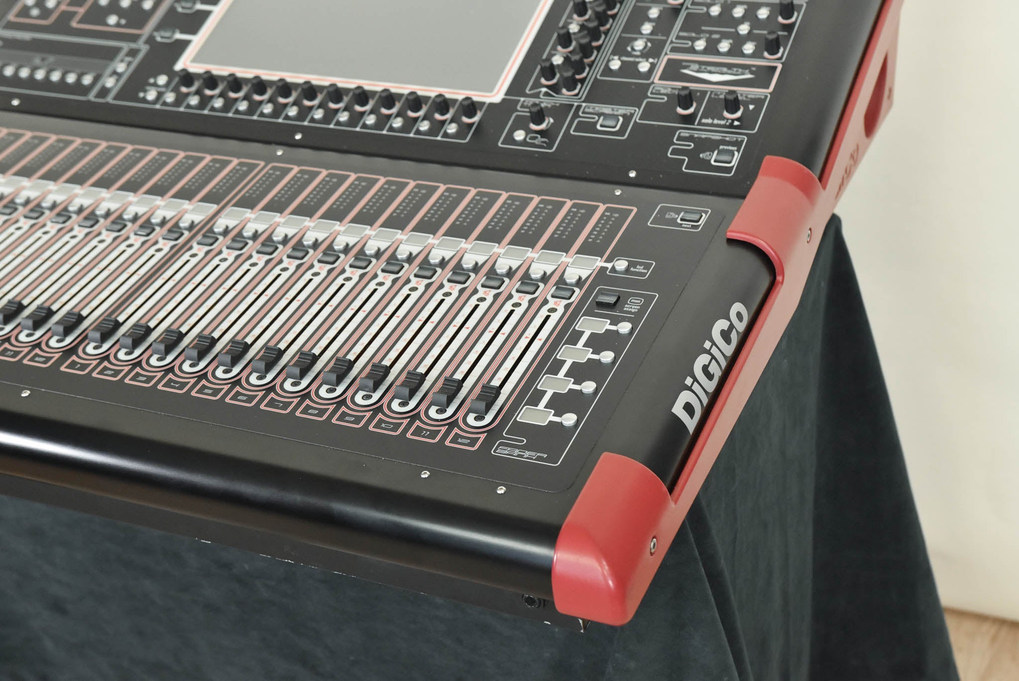 DiGiCo SD9 Digital Mixing Console with 96KHz D2-Rack