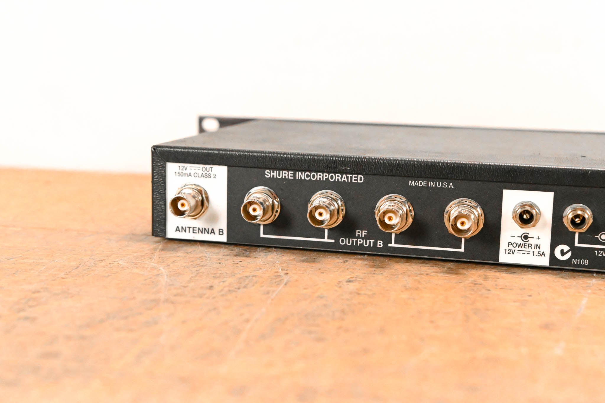 Shure UA844 Antenna Distribution System - 500-900 MHz (NO POWER SUPPLY)