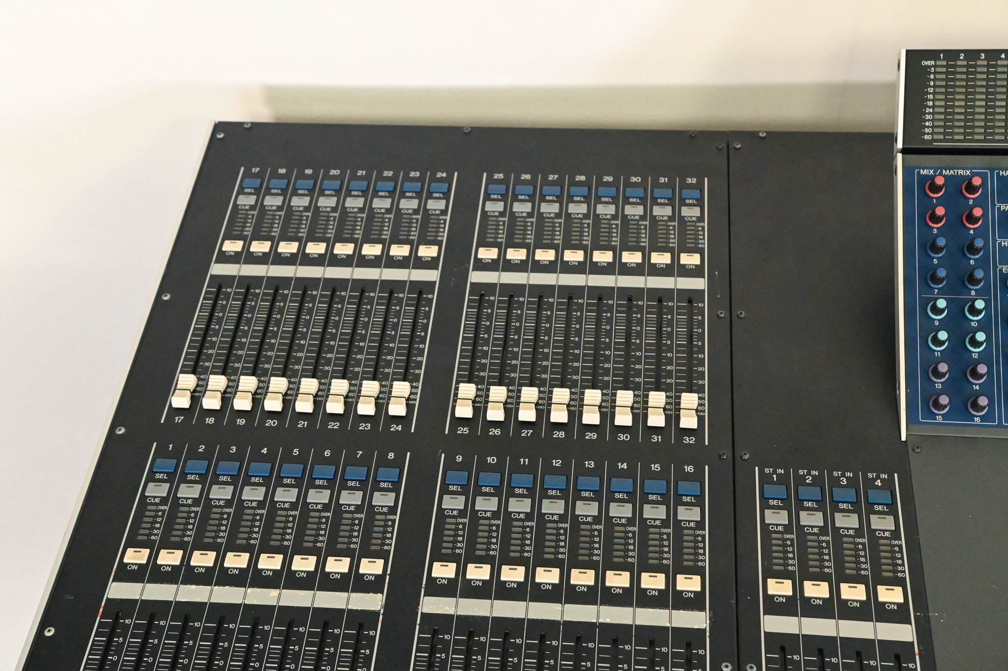 Yamaha M7CL-48ES 48-Channel EtherSound Digital Audio Mixer