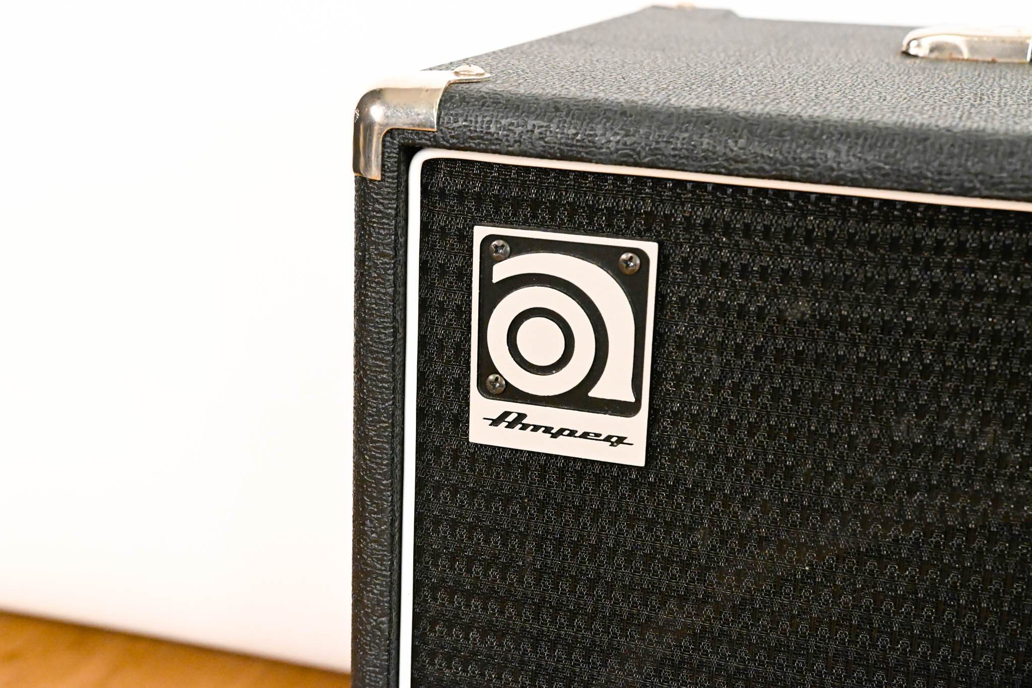 Ampeg BA-115 1x15" 100W Bass Combo Amplifier