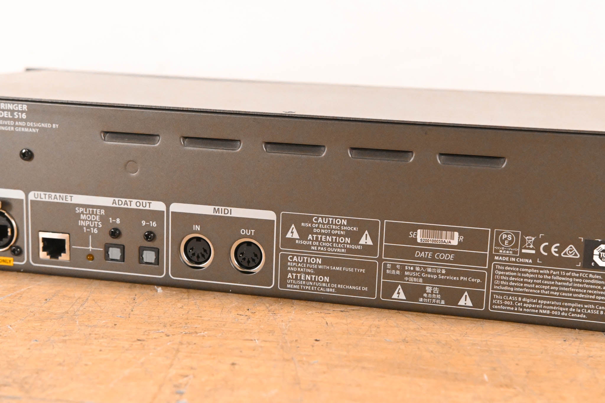 Behringer S16 16 x 8 Digital Stage Box