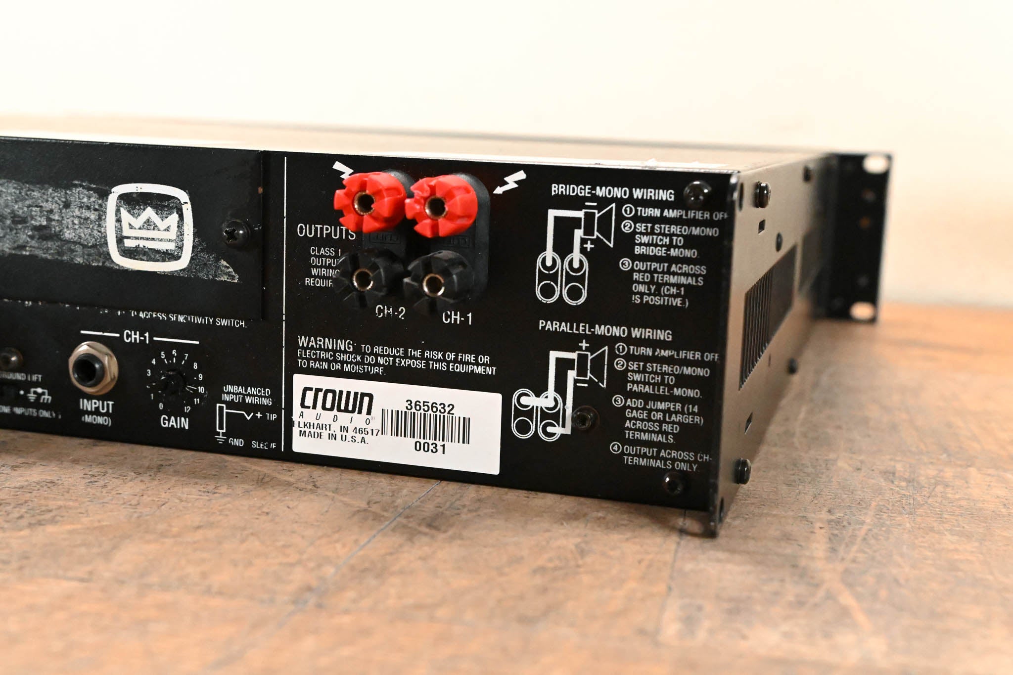 Crown Micro-Tech 2400 2-Channel Power Amplifier