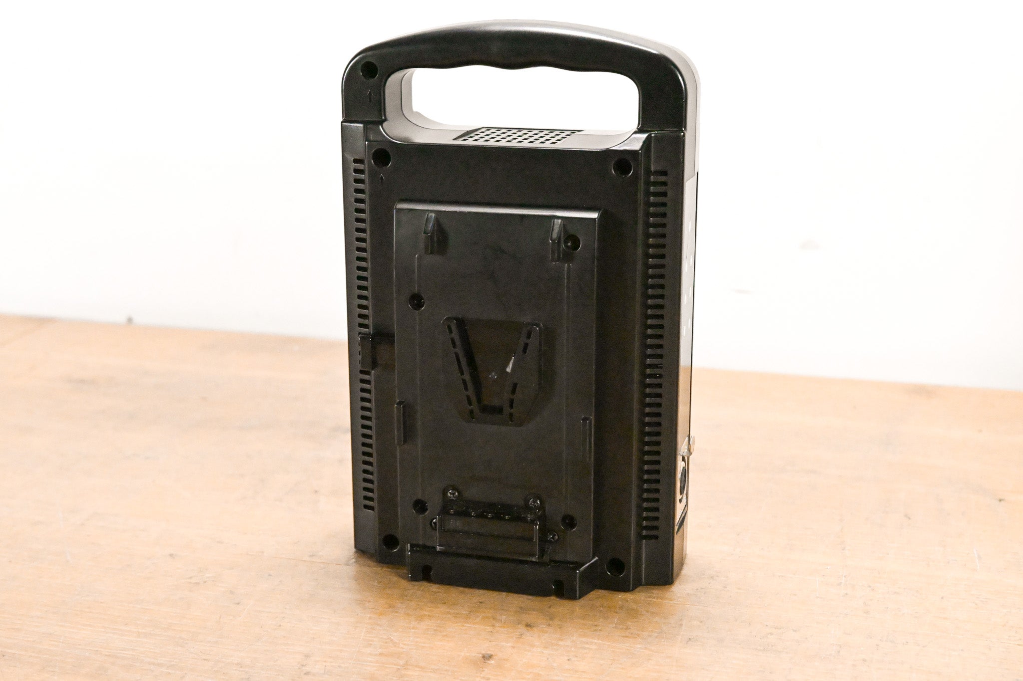 Neewer NW-BP-2CH Dual-Channel V-Mount/V Lock Battery Charger